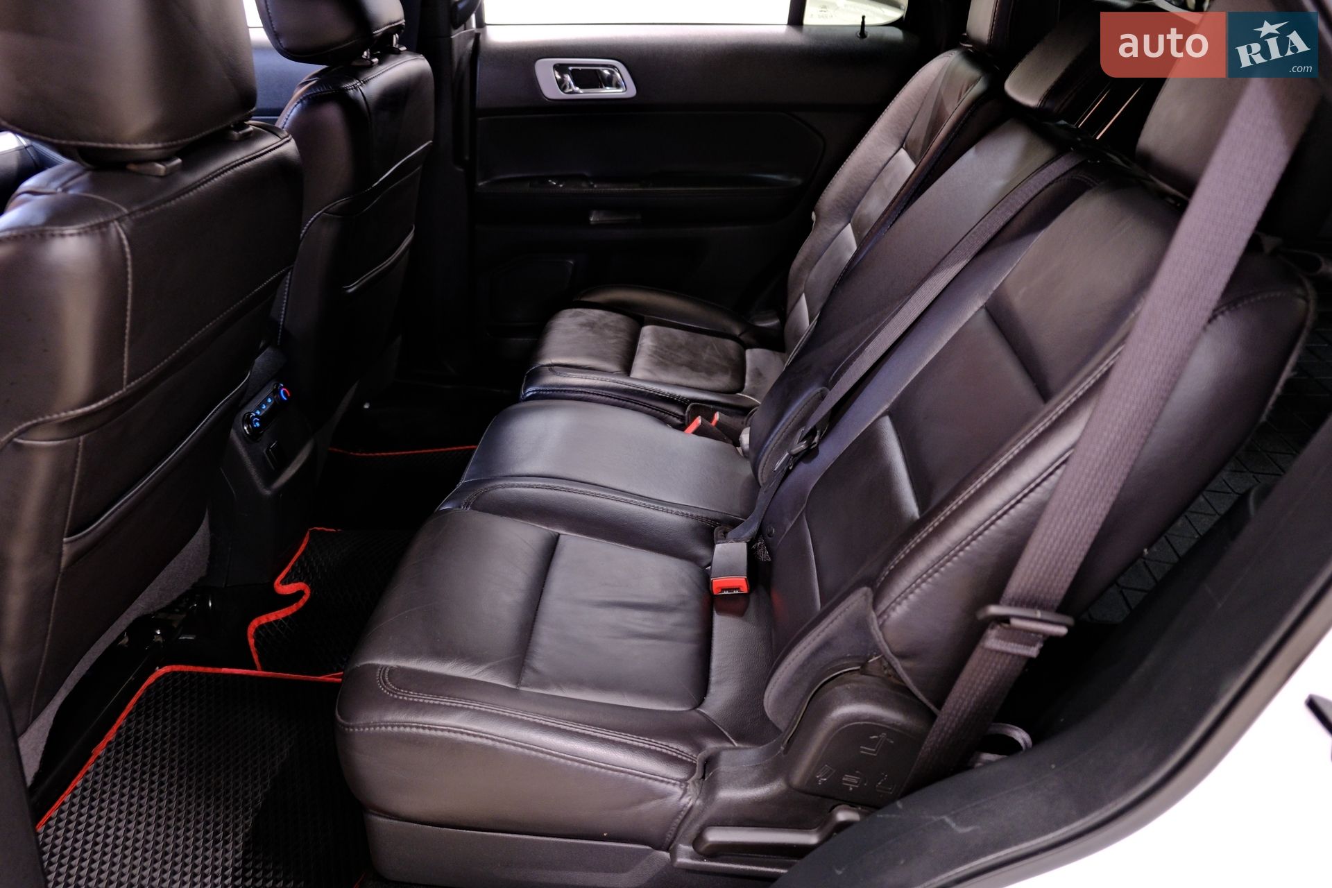 Ford Explorer 2017 VIN 1FM5K8AR3HGC26169 фото оголошення 28 з 43