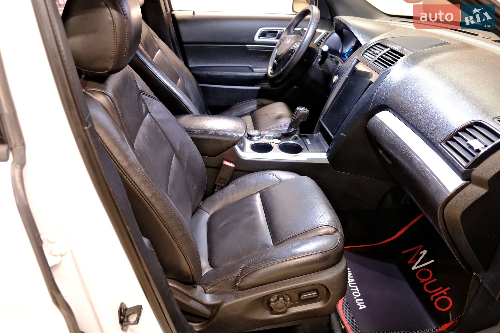Ford Explorer 2017 VIN 1FM5K8AR3HGC26169 фото оголошення 36 з 43