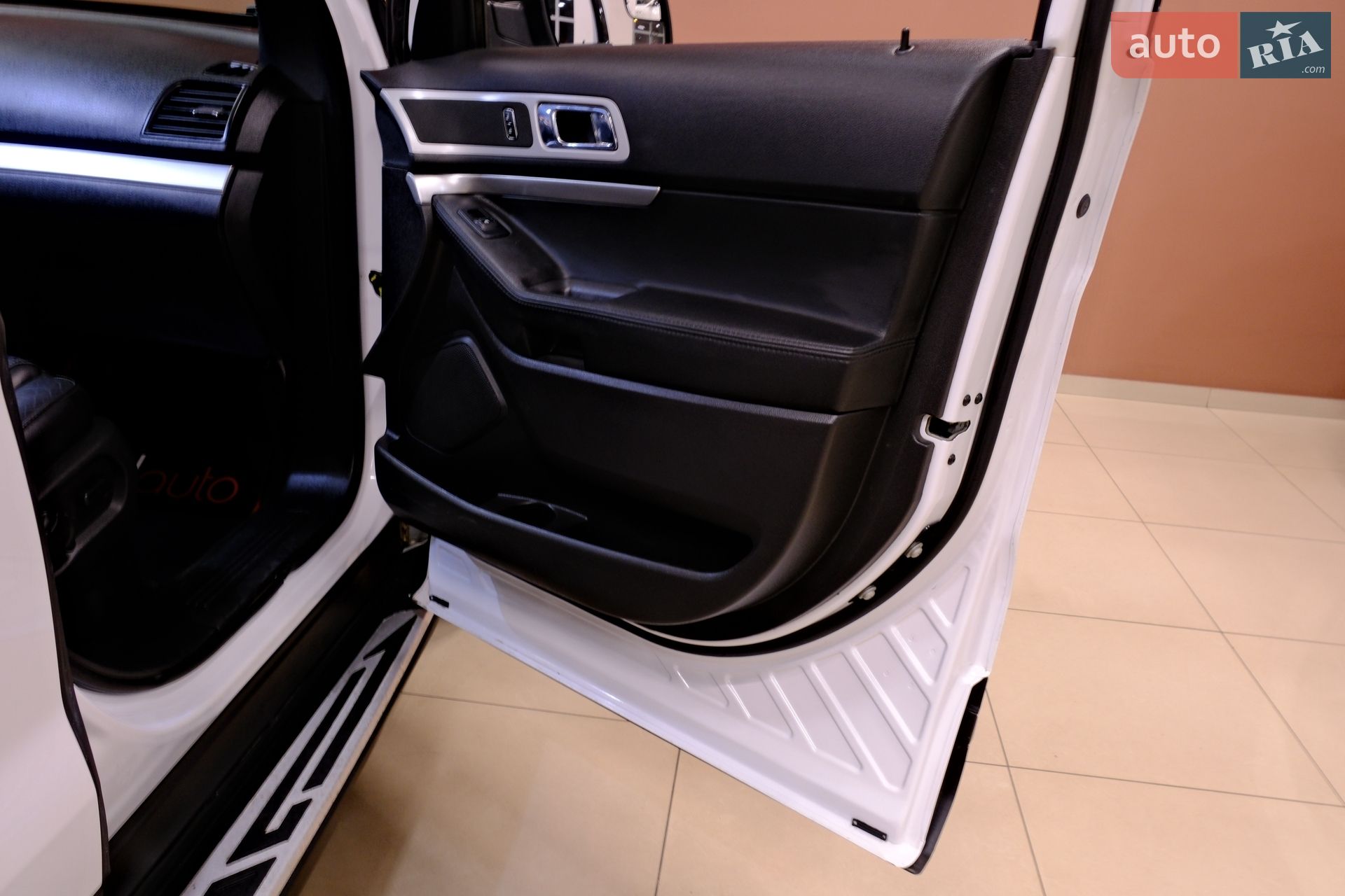 Ford Explorer 2017 VIN 1FM5K8AR3HGC26169 фото оголошення 39 з 43