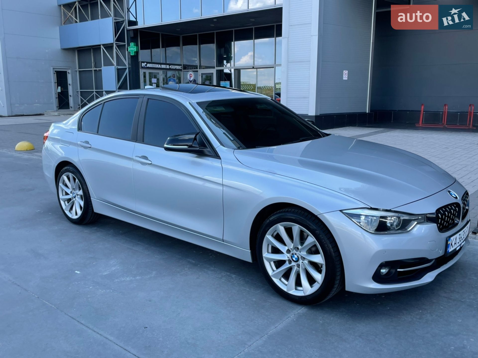 BMW 3 Series 2016 VIN WBA8E1G54GNT38457 фото оголошення 13 з 39