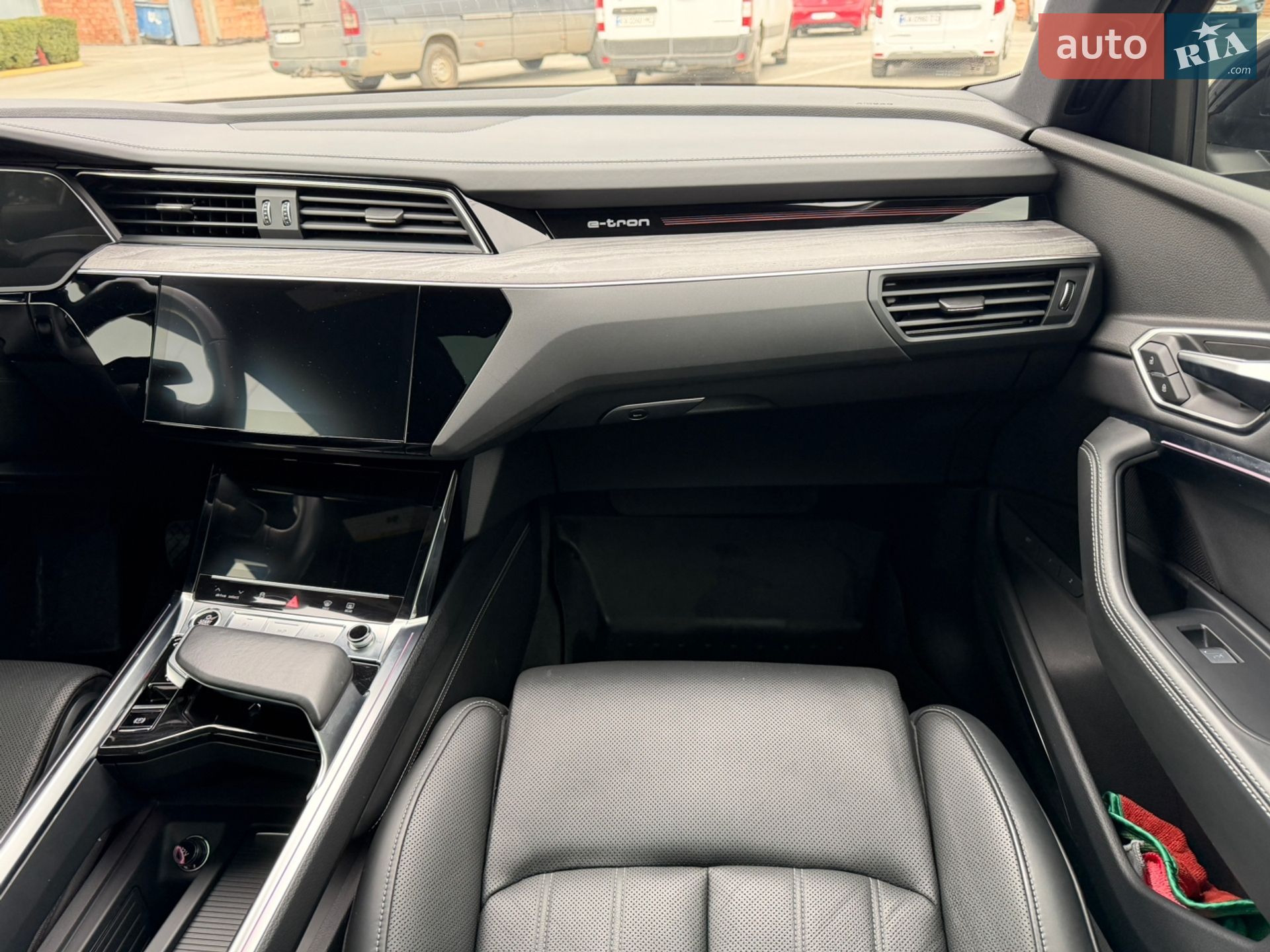 Audi Q8 Sportback e-tron 2023 VIN WA1DABGE2RB028521 фото оголошення 43 з 84
