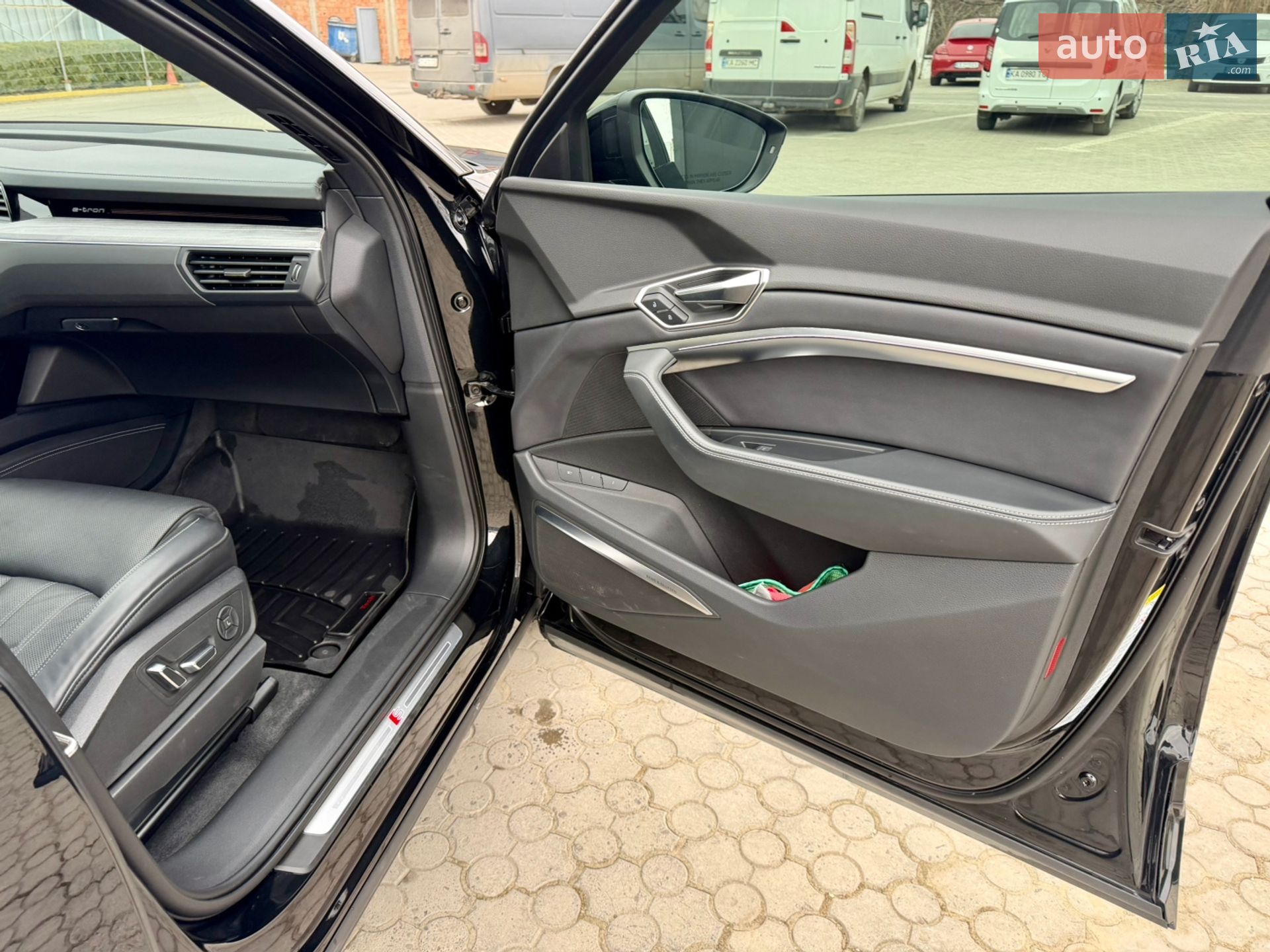 Audi Q8 Sportback e-tron 2023 VIN WA1DABGE2RB028521 фото оголошення 51 з 84