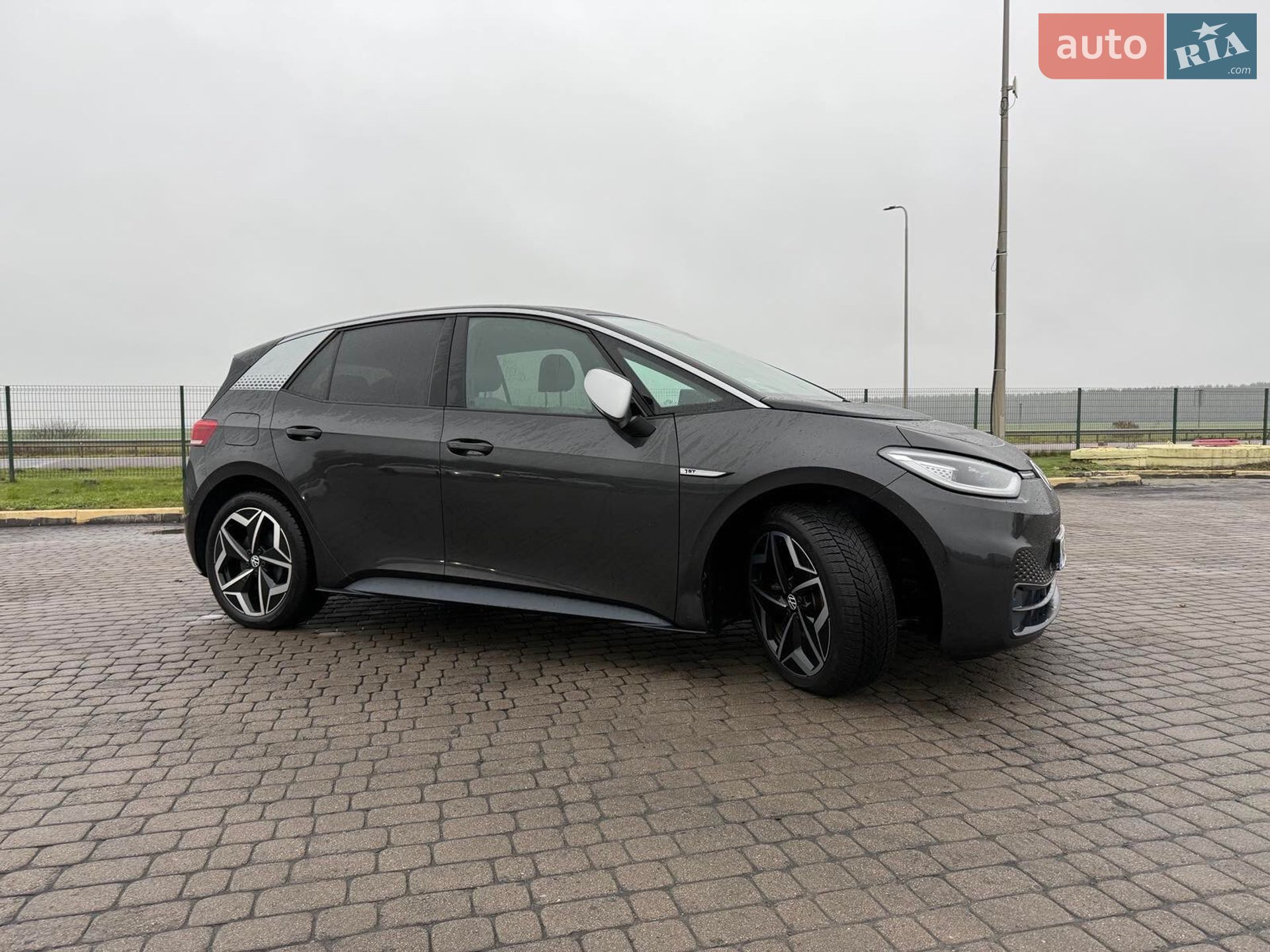 Volkswagen ID.3 2020 VIN WVWZZZE1ZMP002361 фото оголошення 4 з 20