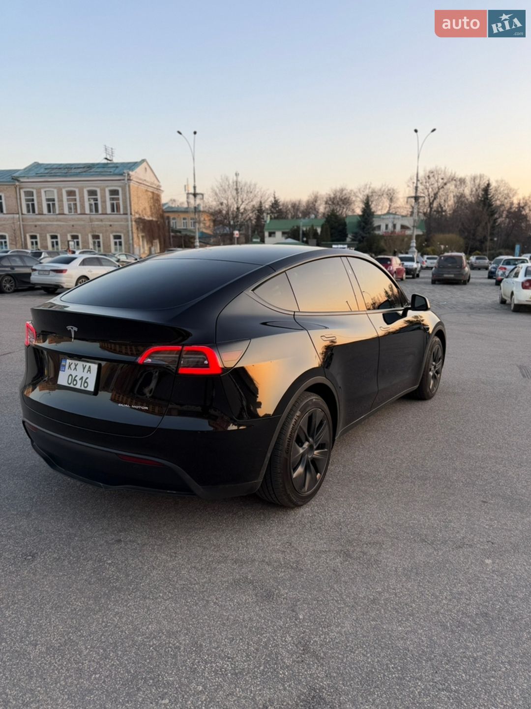 Tesla Model Y 2024 VIN 7SAYGAEE1SF217895 фото оголошення 7 з 24