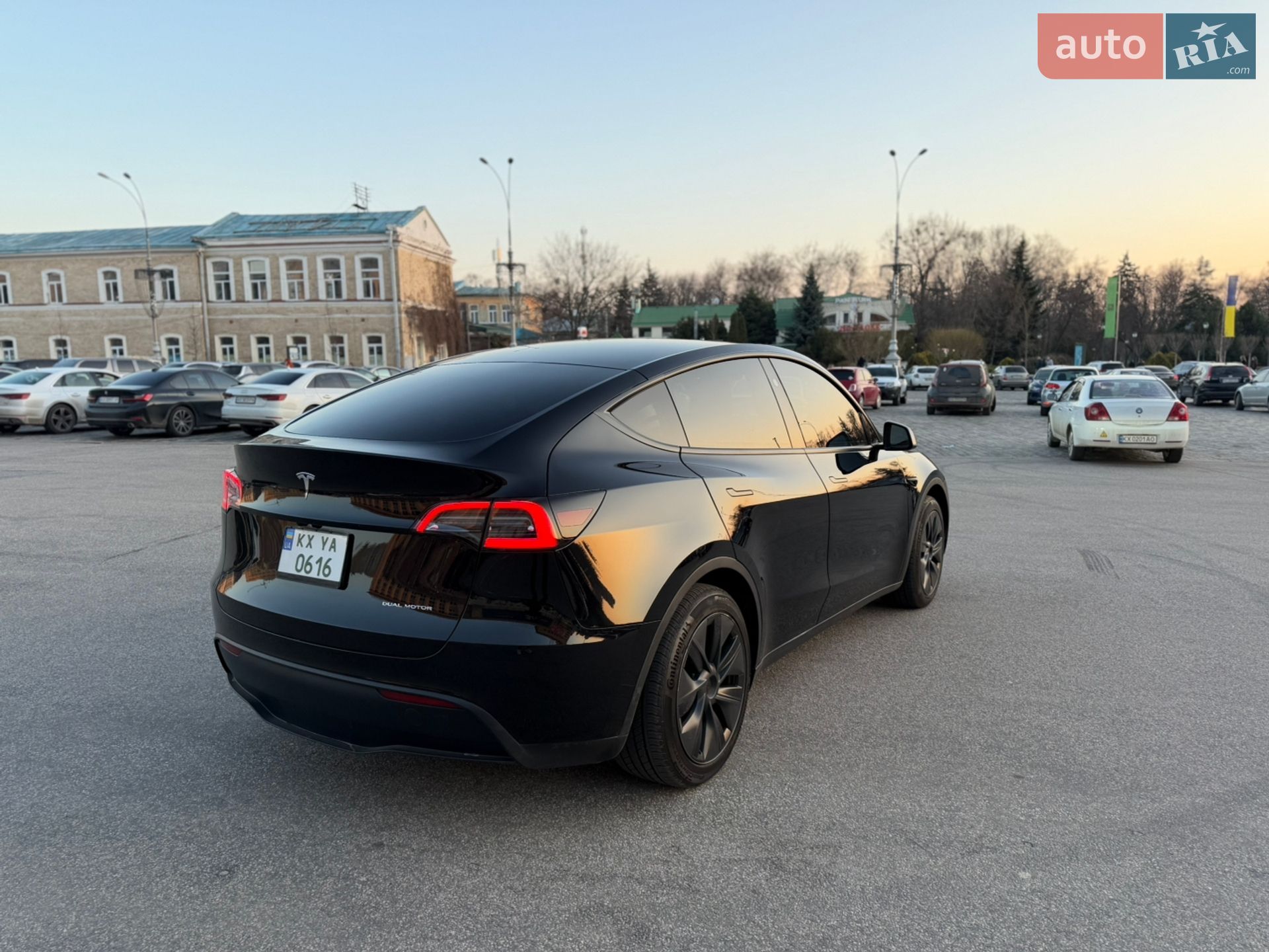 Tesla Model Y 2024 VIN 7SAYGAEE1SF217895 фото оголошення 12 з 24