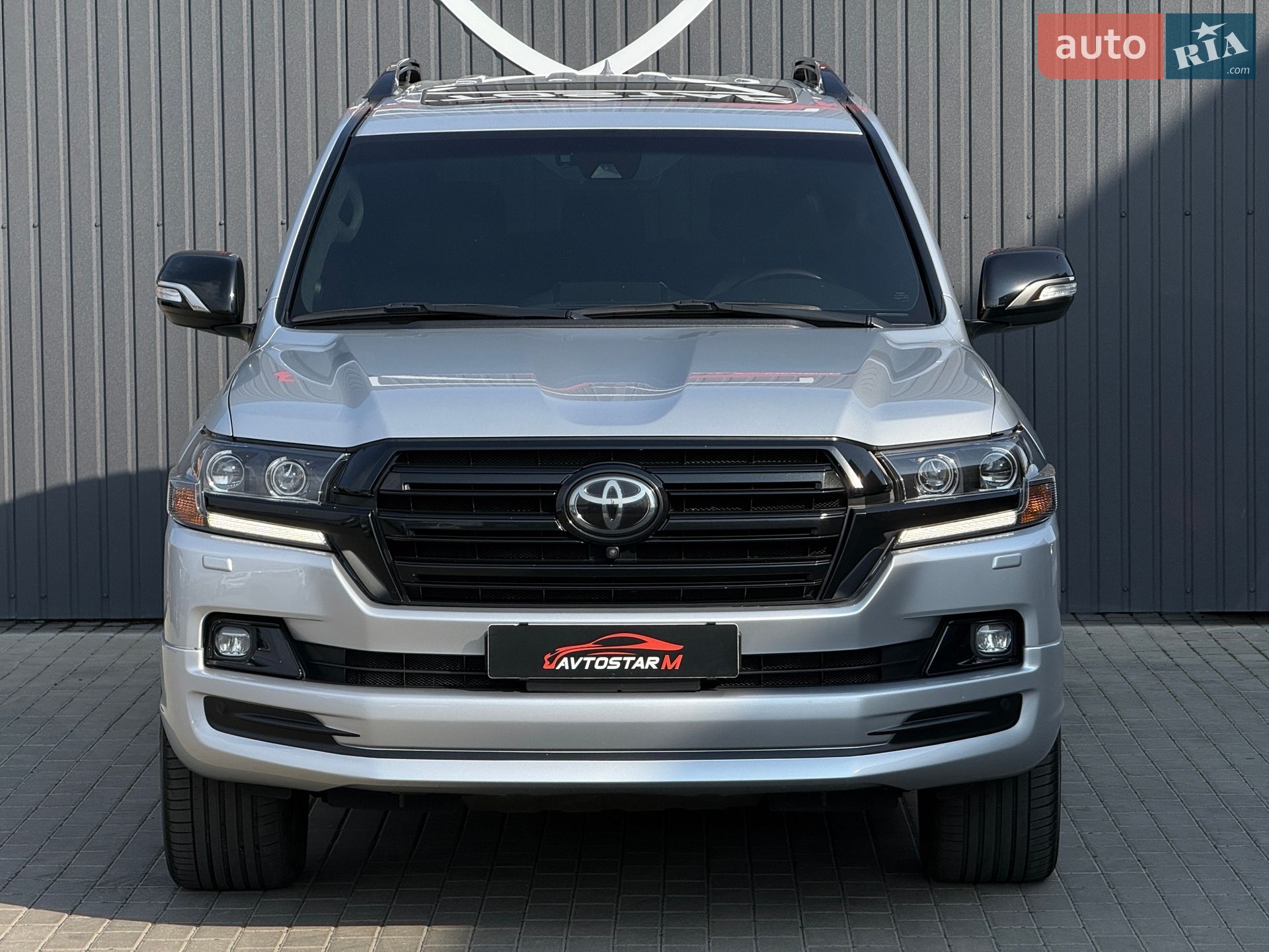 Toyota Land Cruiser 2018 VIN JTMCV02J304258364 фото оголошення 2 з 77