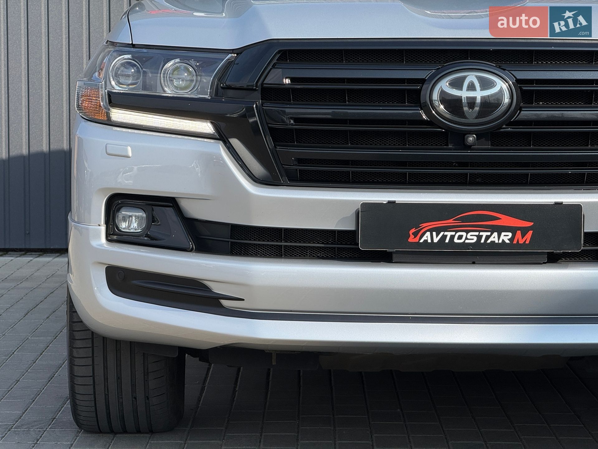 Toyota Land Cruiser 2018 VIN JTMCV02J304258364 фото оголошення 3 з 77
