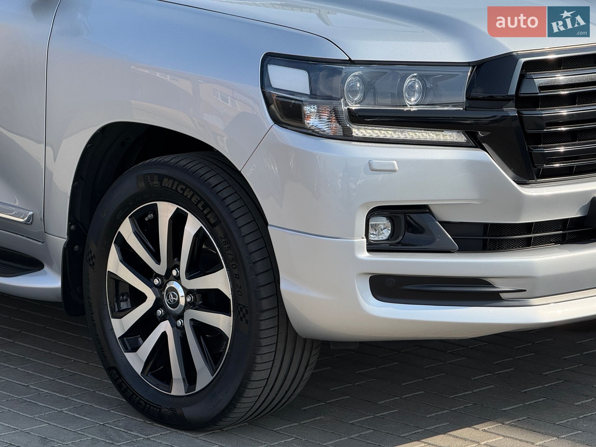 Toyota Land Cruiser 2018 VIN JTMCV02J304258364 фото оголошення 4 з 77