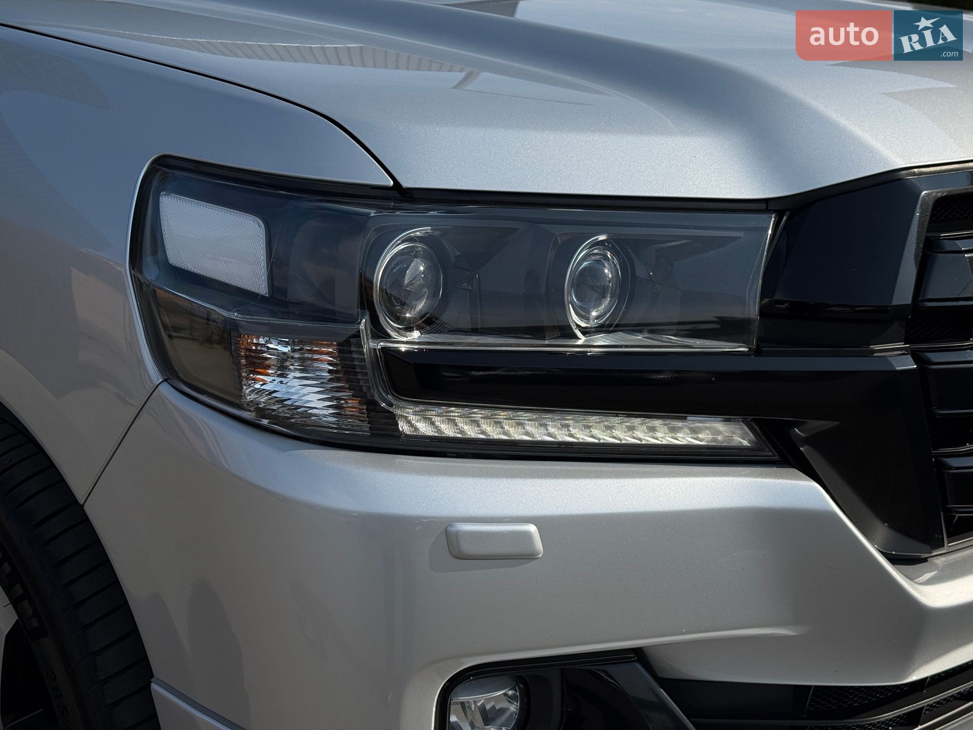 Toyota Land Cruiser 2018 VIN JTMCV02J304258364 фото оголошення 5 з 77