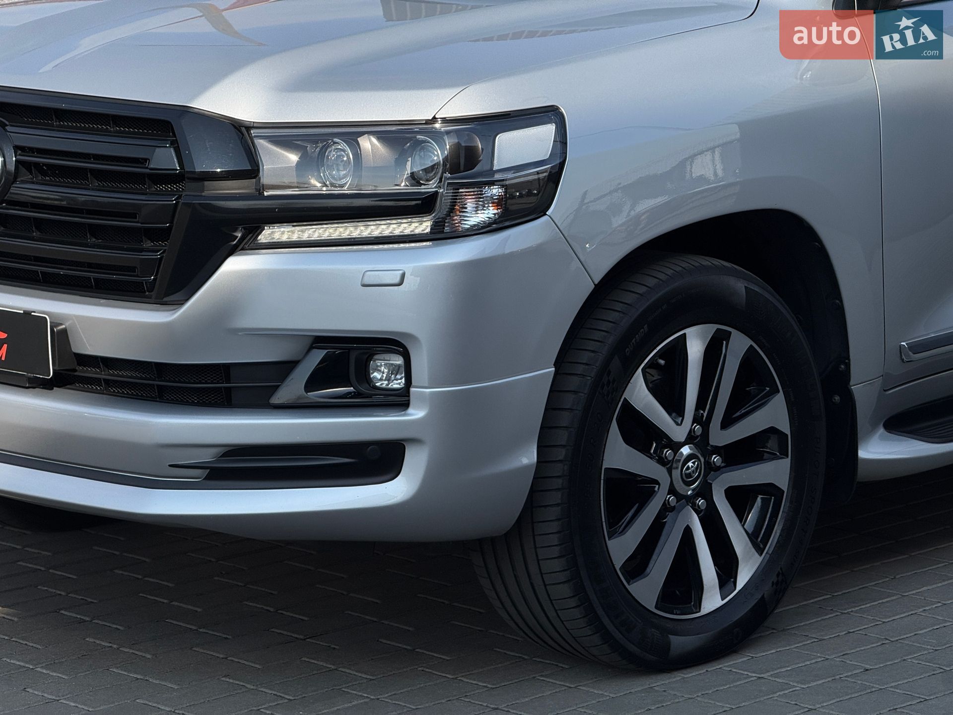 Toyota Land Cruiser 2018 VIN JTMCV02J304258364 фото оголошення 6 з 77