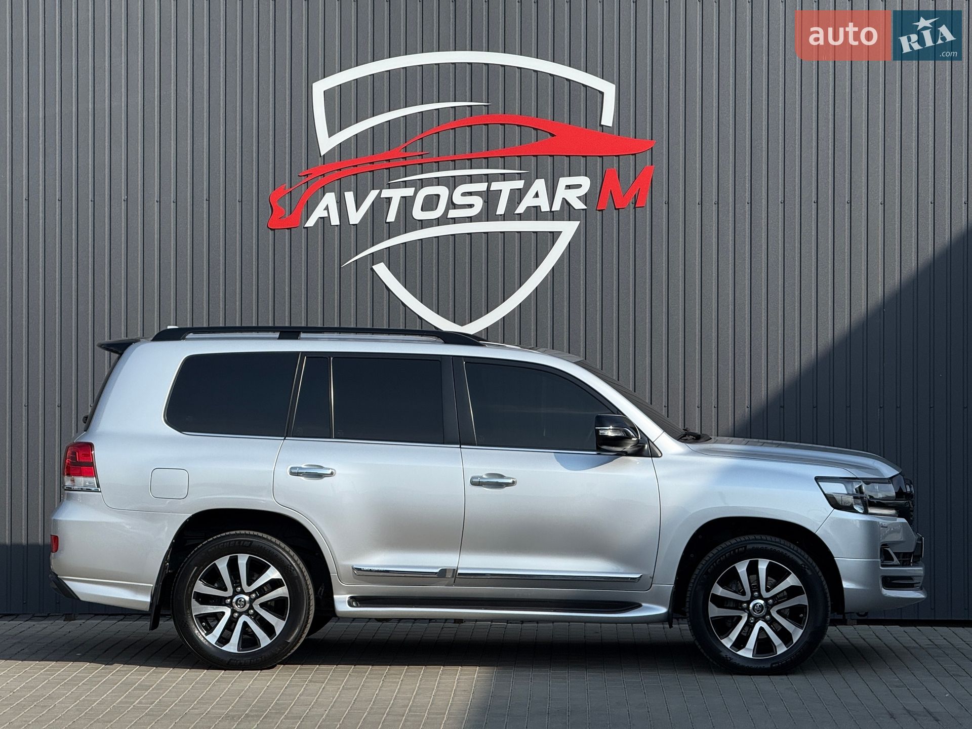 Toyota Land Cruiser 2018 VIN JTMCV02J304258364 фото оголошення 10 з 77