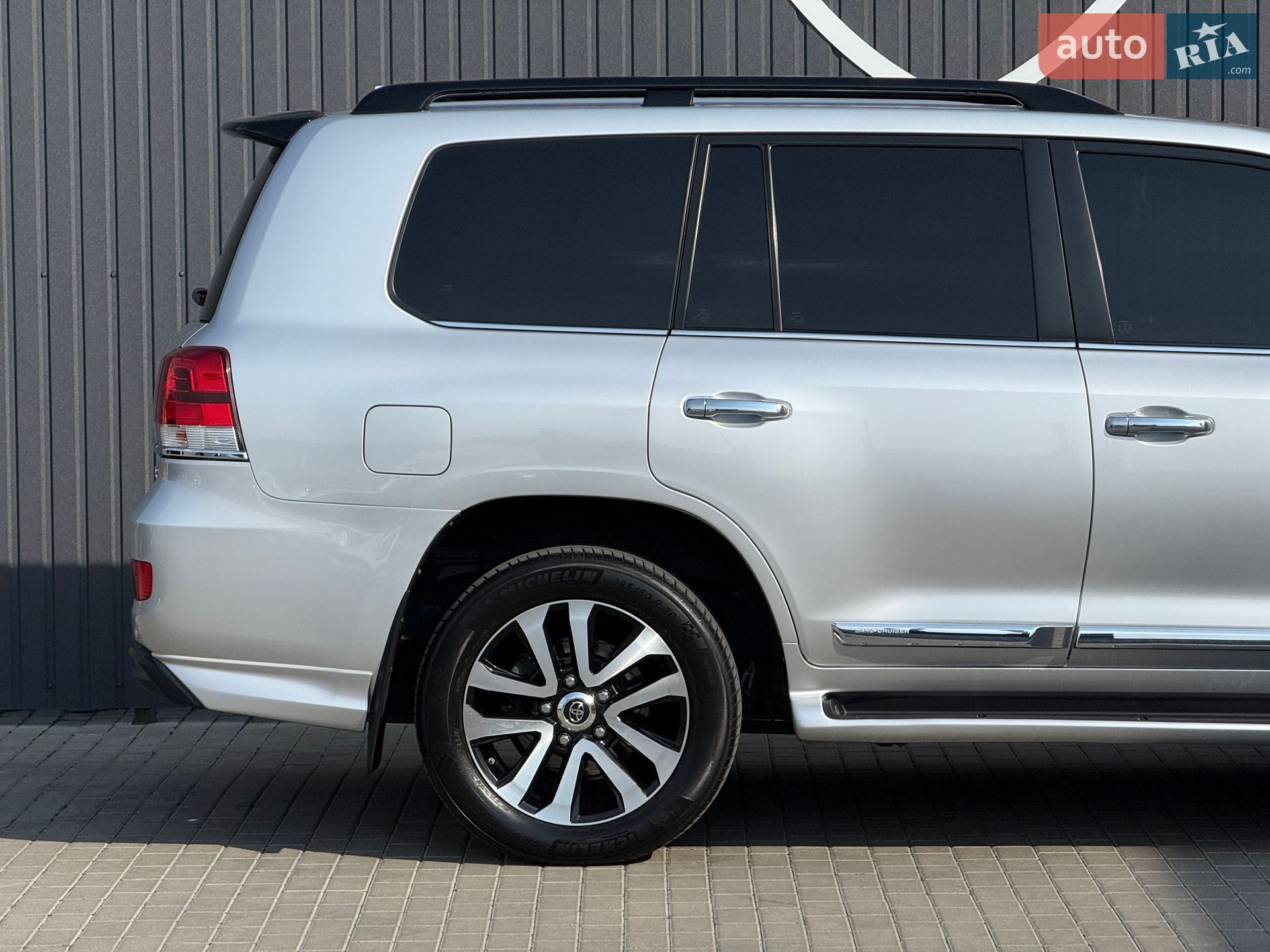 Toyota Land Cruiser 2018 VIN JTMCV02J304258364 фото оголошення 11 з 77