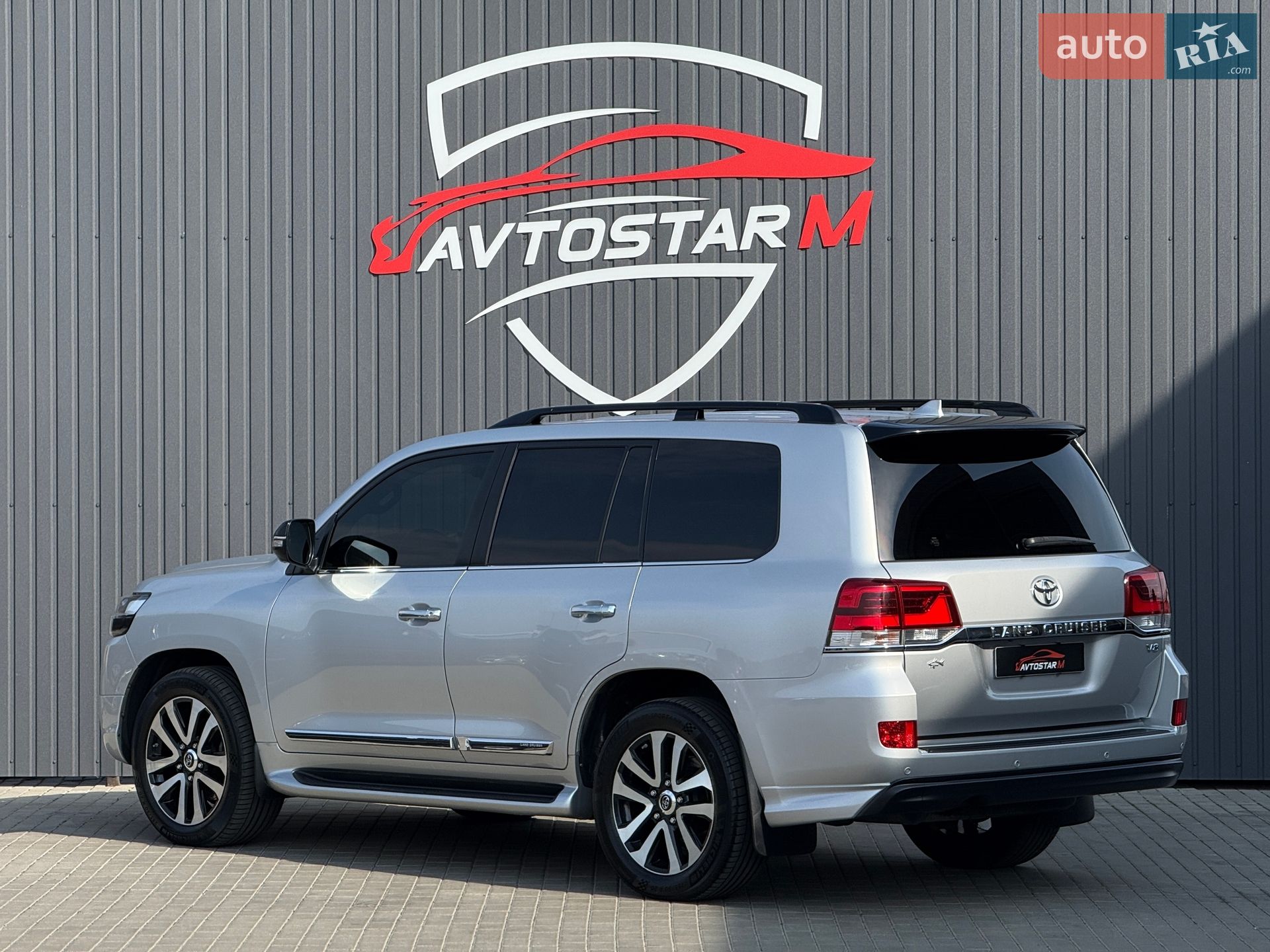 Toyota Land Cruiser 2018 VIN JTMCV02J304258364 фото оголошення 16 з 77