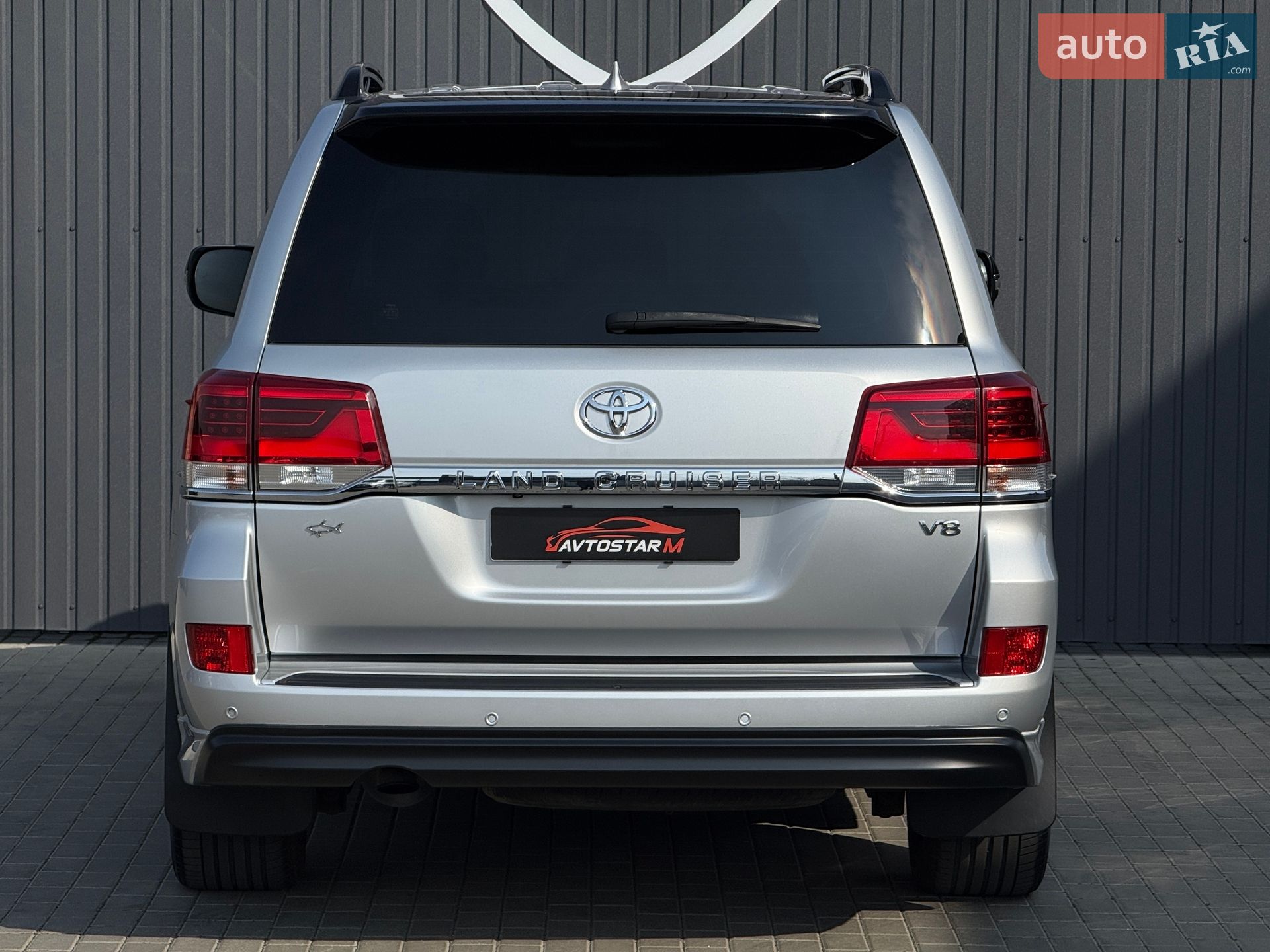 Toyota Land Cruiser 2018 VIN JTMCV02J304258364 фото оголошення 17 з 77