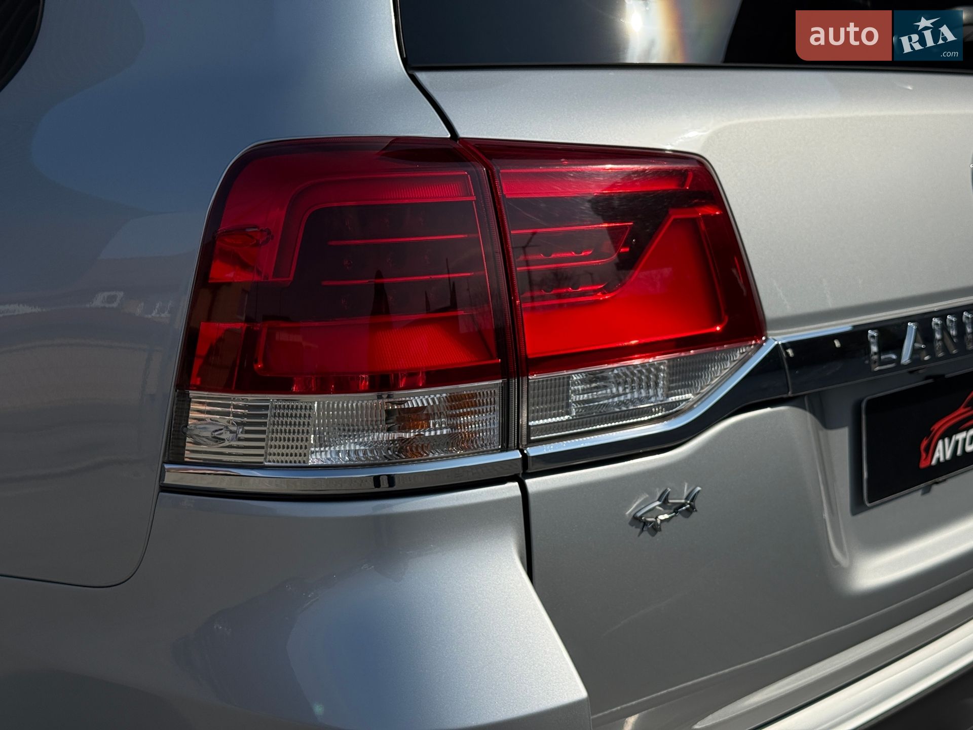 Toyota Land Cruiser 2018 VIN JTMCV02J304258364 фото оголошення 18 з 77