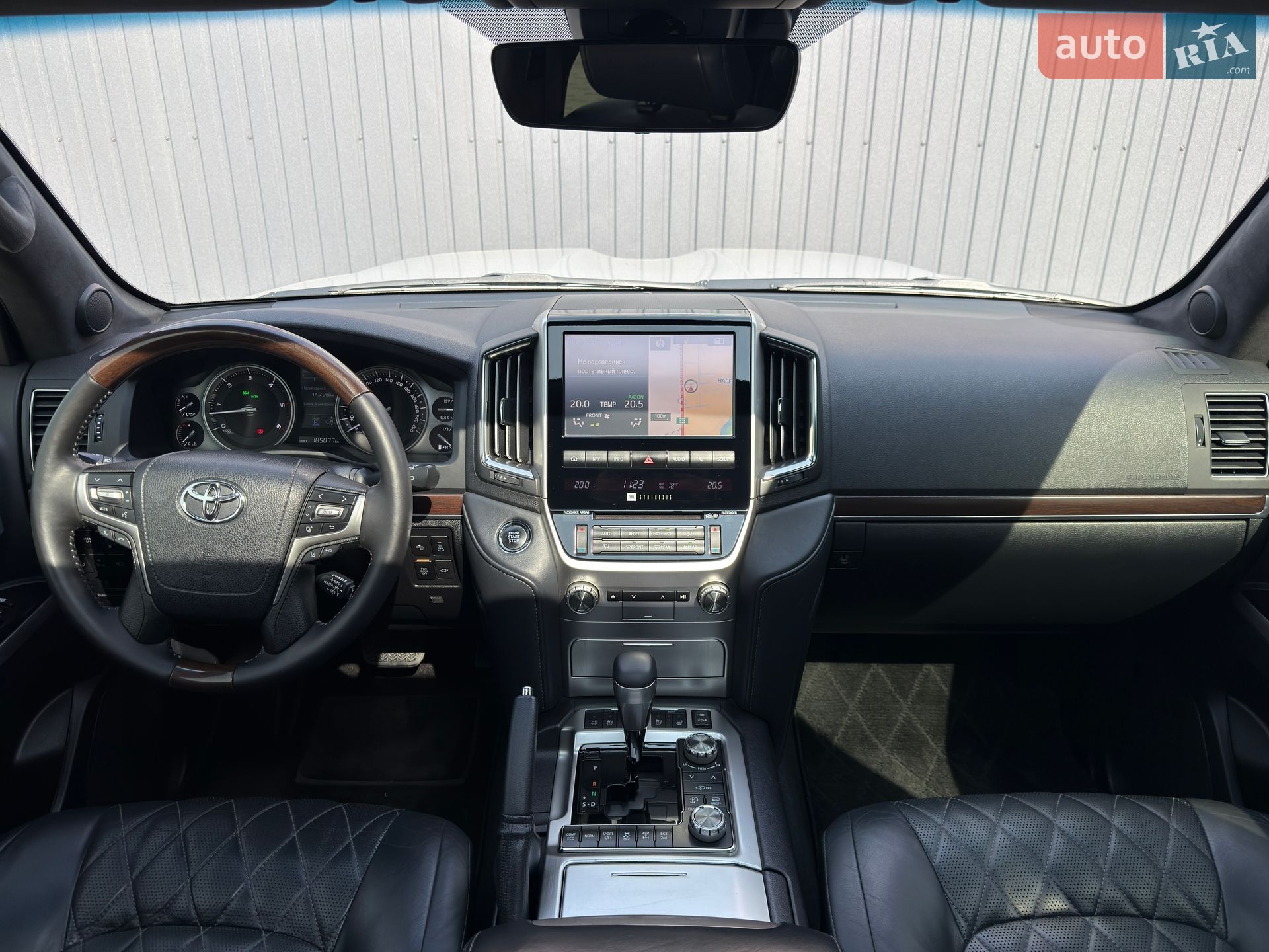 Toyota Land Cruiser 2018 VIN JTMCV02J304258364 фото оголошення 28 з 77
