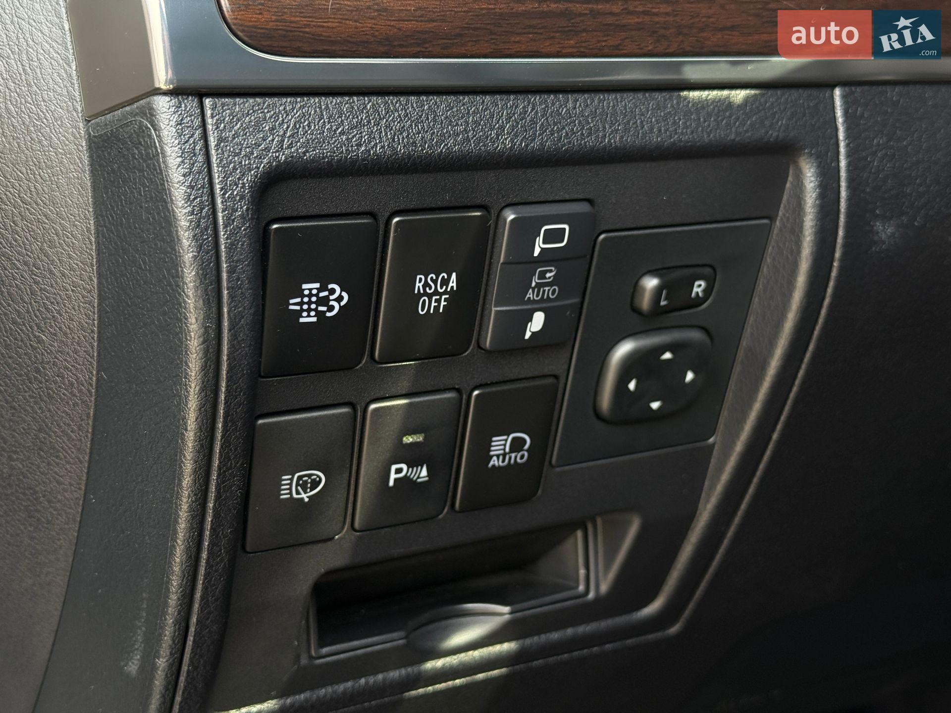 Toyota Land Cruiser 2018 VIN JTMCV02J304258364 фото оголошення 37 з 77