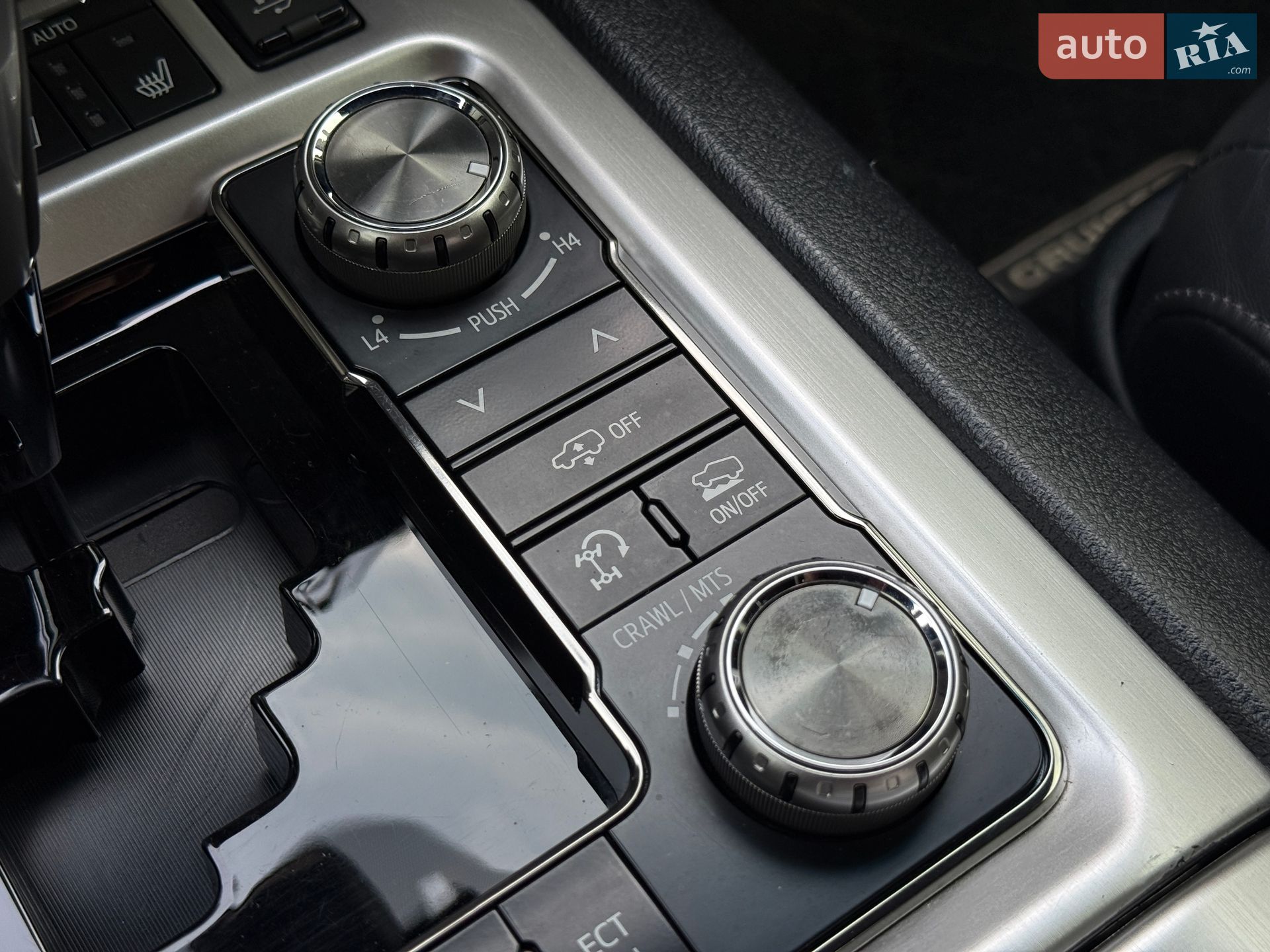 Toyota Land Cruiser 2018 VIN JTMCV02J304258364 фото оголошення 44 з 77