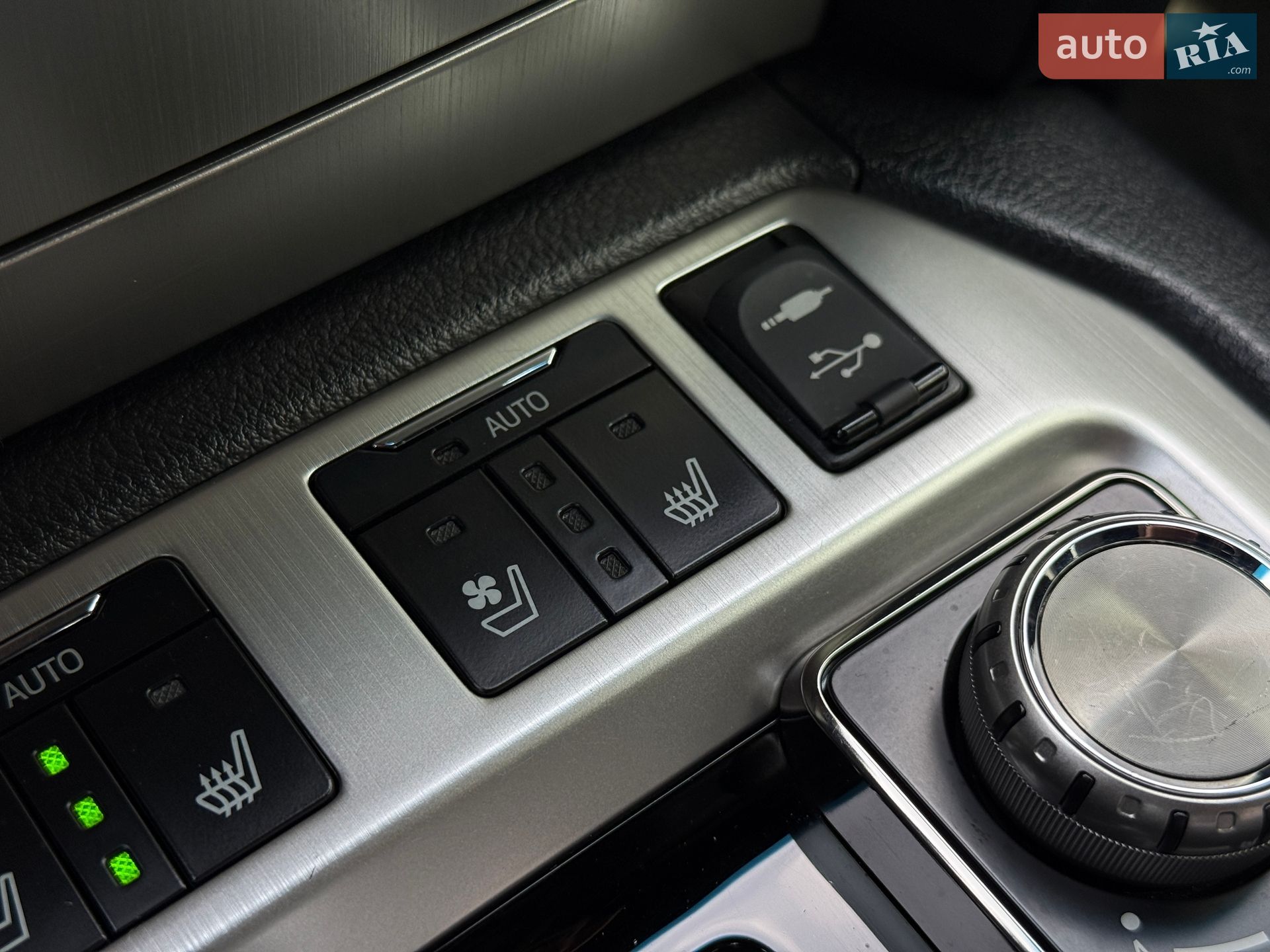 Toyota Land Cruiser 2018 VIN JTMCV02J304258364 фото оголошення 47 з 77