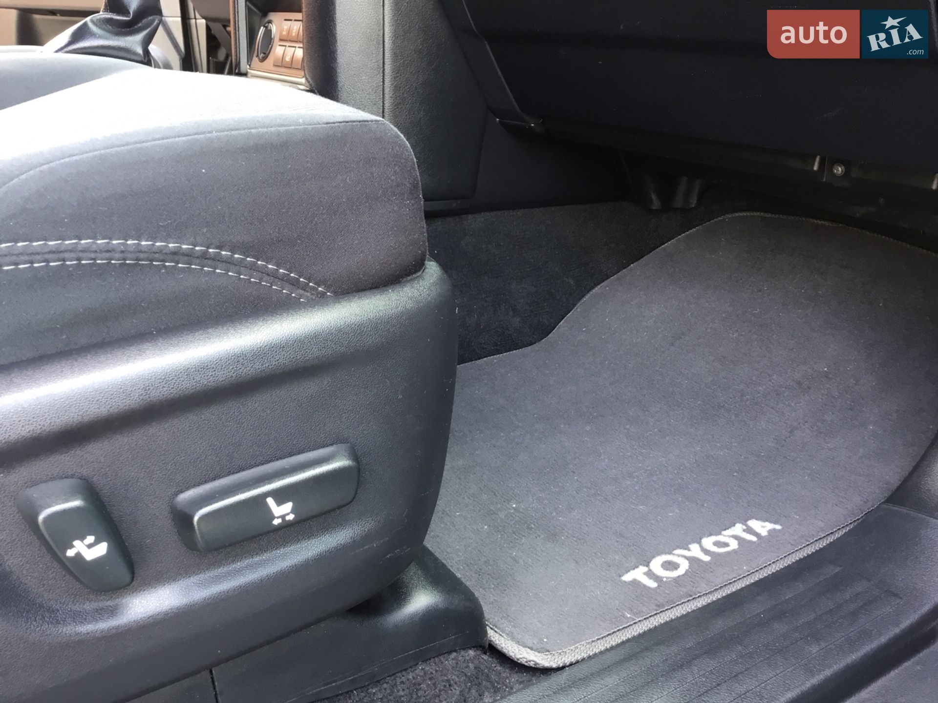 Toyota Land Cruiser Prado 2019 VIN JTEBR3FJX0K128441 фото оголошення 28 з 37