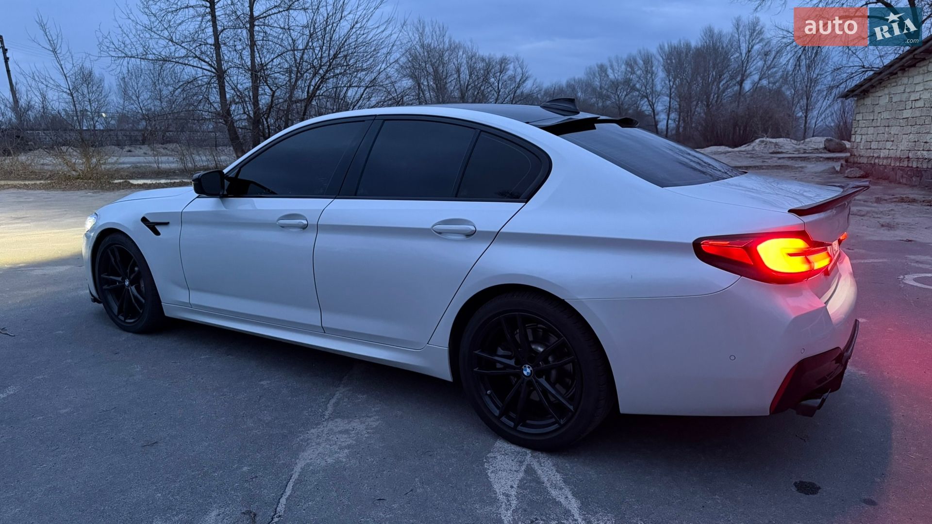BMW 5 Series 2019 VIN WBAJA5C52KBX87642 фото оголошення 7 з 40