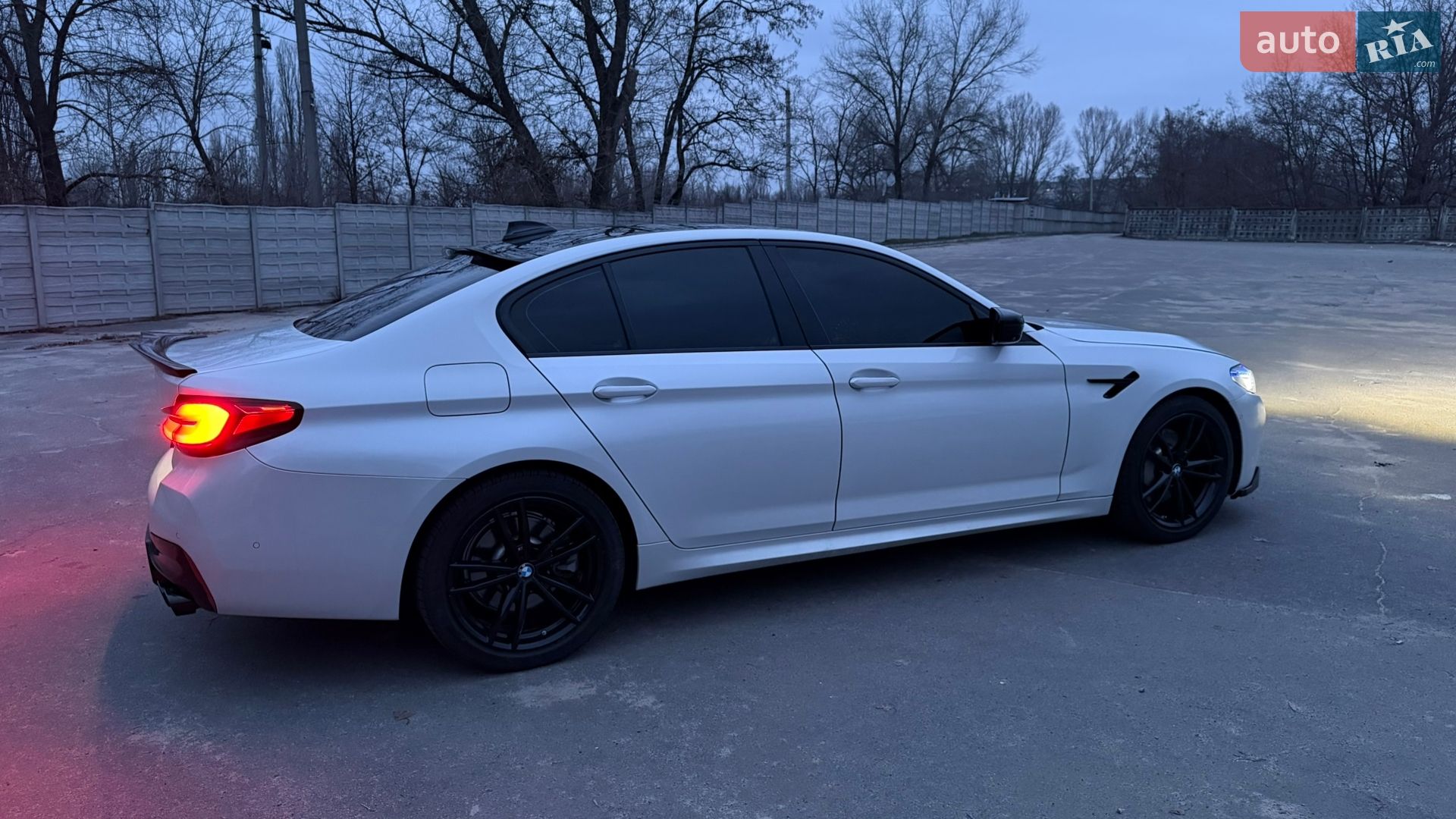 BMW 5 Series 2019 VIN WBAJA5C52KBX87642 фото оголошення 8 з 40
