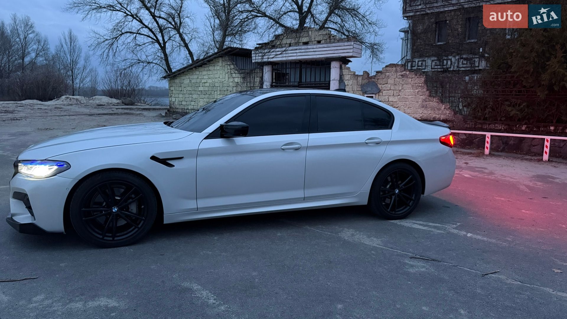 BMW 5 Series 2019 VIN WBAJA5C52KBX87642 фото оголошення 10 з 40
