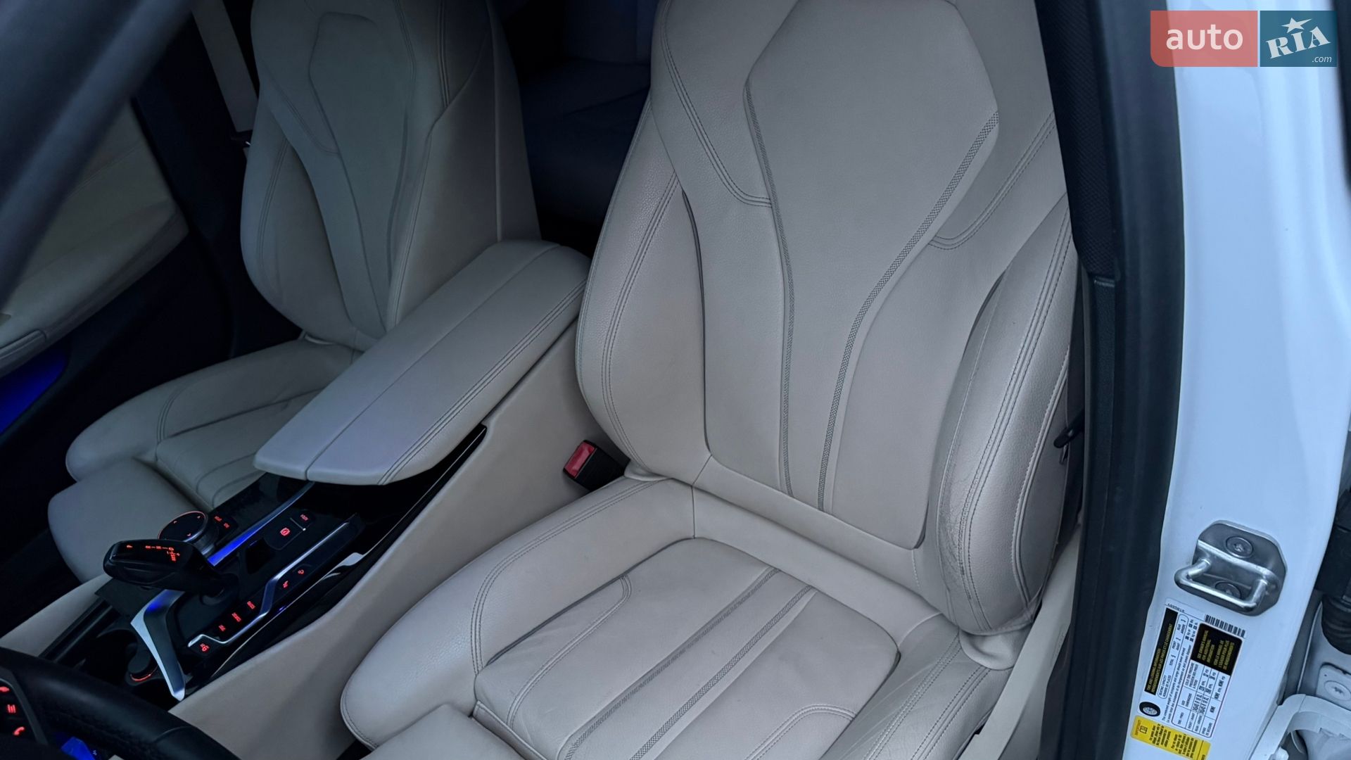 BMW 5 Series 2019 VIN WBAJA5C52KBX87642 фото оголошення 19 з 40