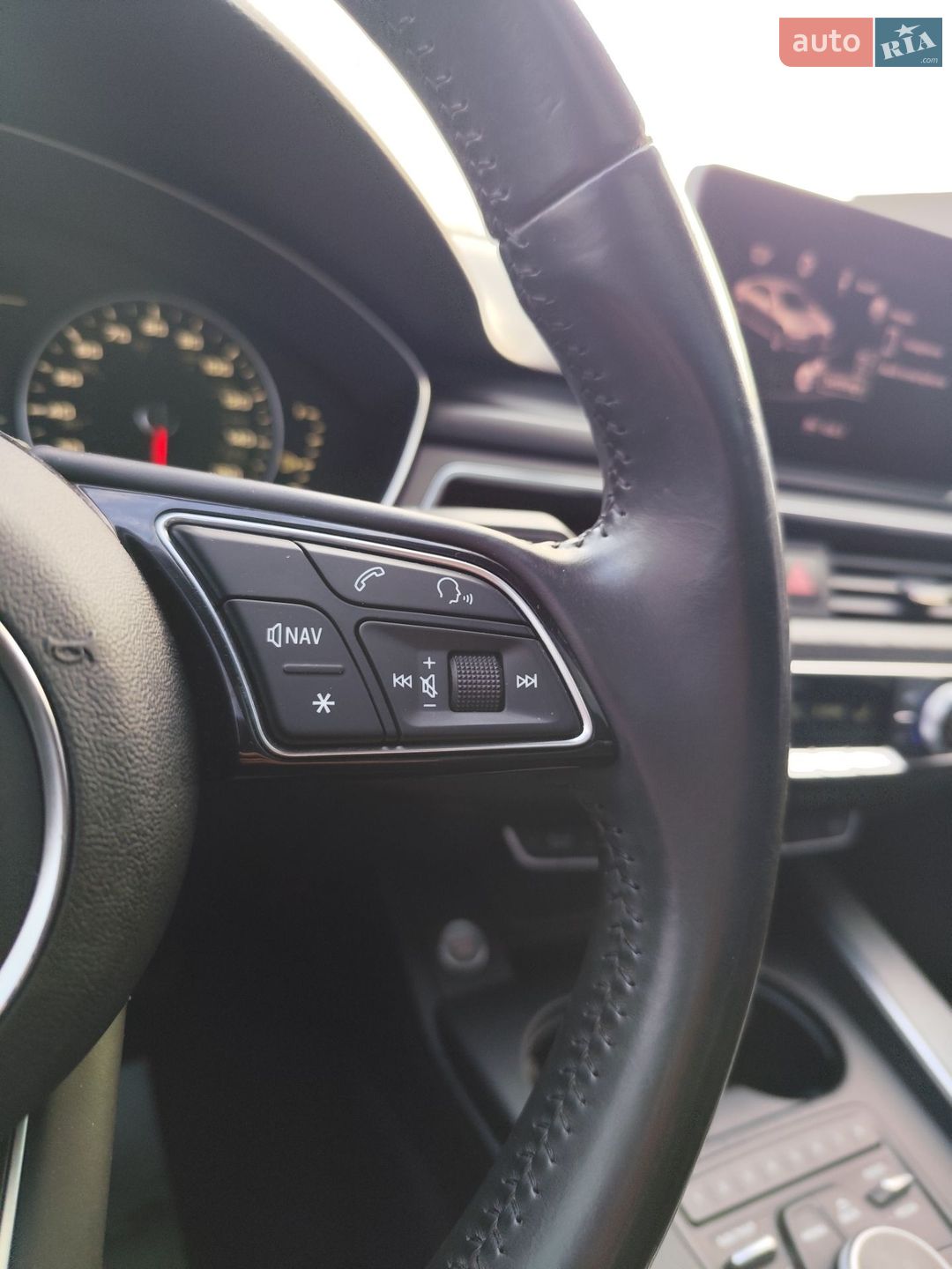 Audi A4 2017 VIN WAUGNAF4XHN015620 фото оголошення 3 з 40