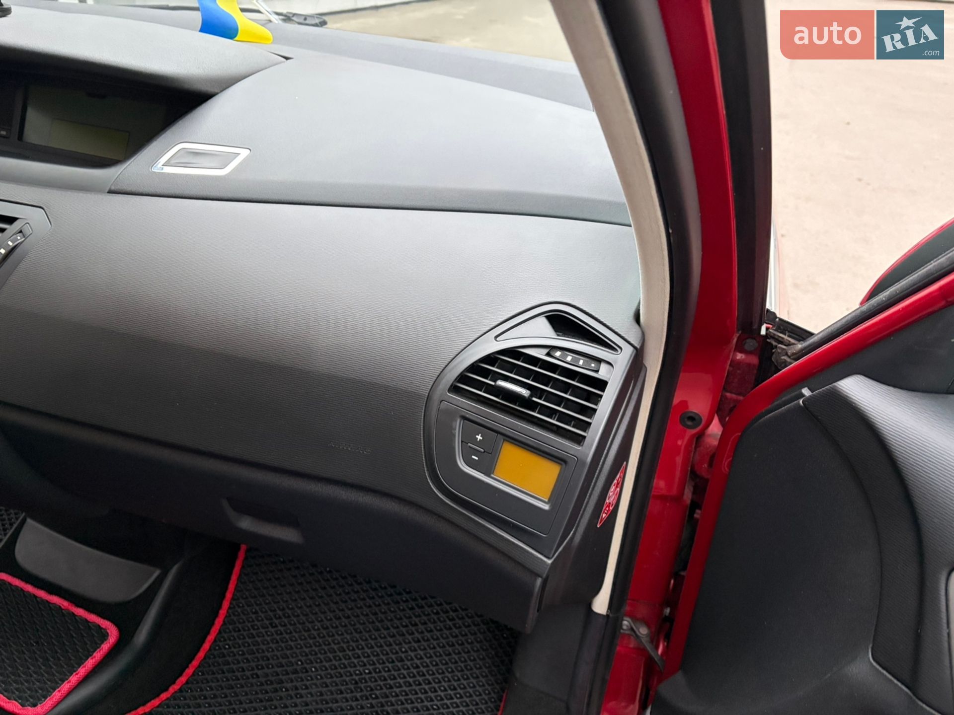 Citroen C4 Picasso 2011 VIN VF7UD5FV8BJ520841 фото оголошення 12 з 18