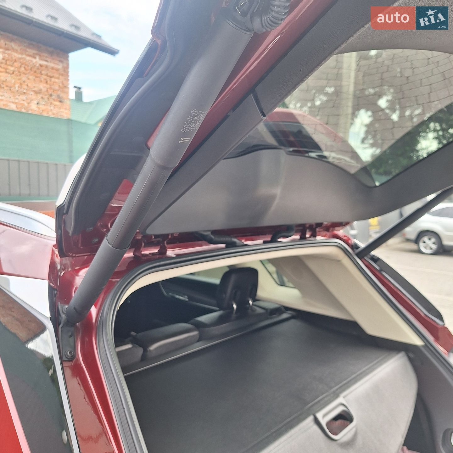 Cadillac XT5 2016 VIN 1GYKNBRS8HZ177634 фото оголошення 36 з 88