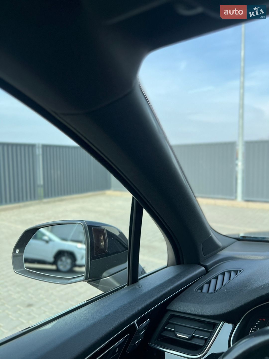 Audi Q7 2017 VIN WA1VABF74JD026902 фото оголошення 37 з 75