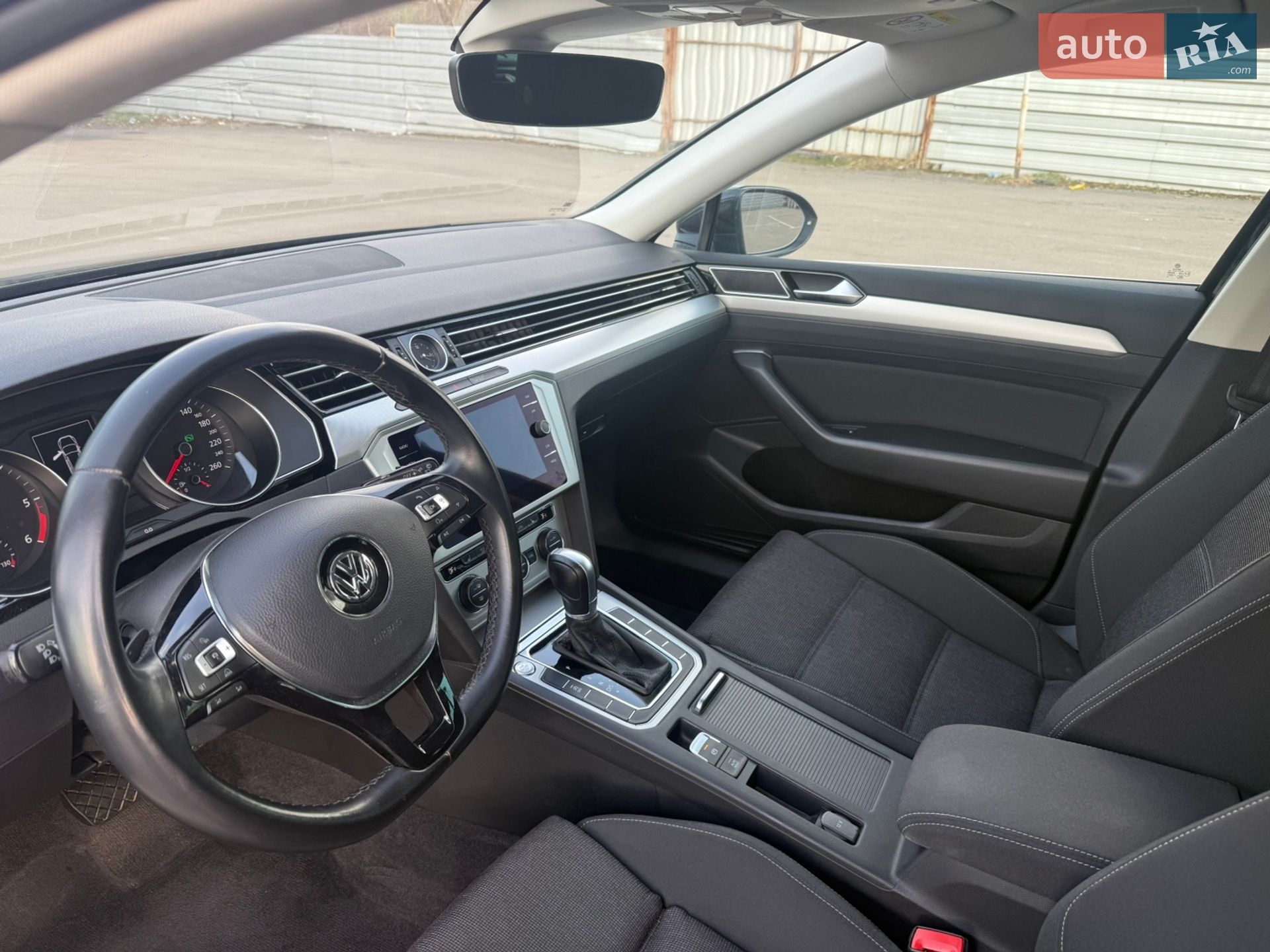 Volkswagen Passat 2018 VIN WVWZZZ3CZJE261767 фото оголошення 12 з 30