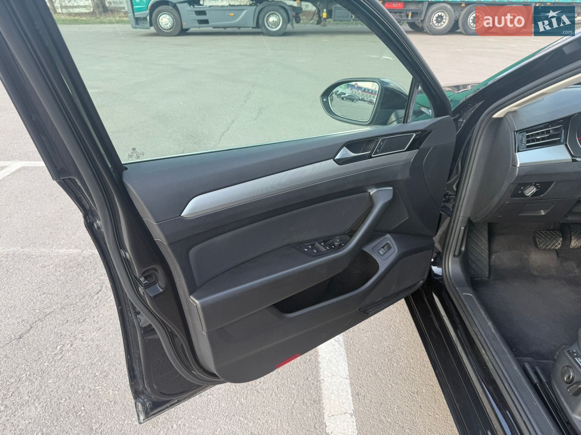 Volkswagen Passat 2018 VIN WVWZZZ3CZJE261767 фото оголошення 13 з 30