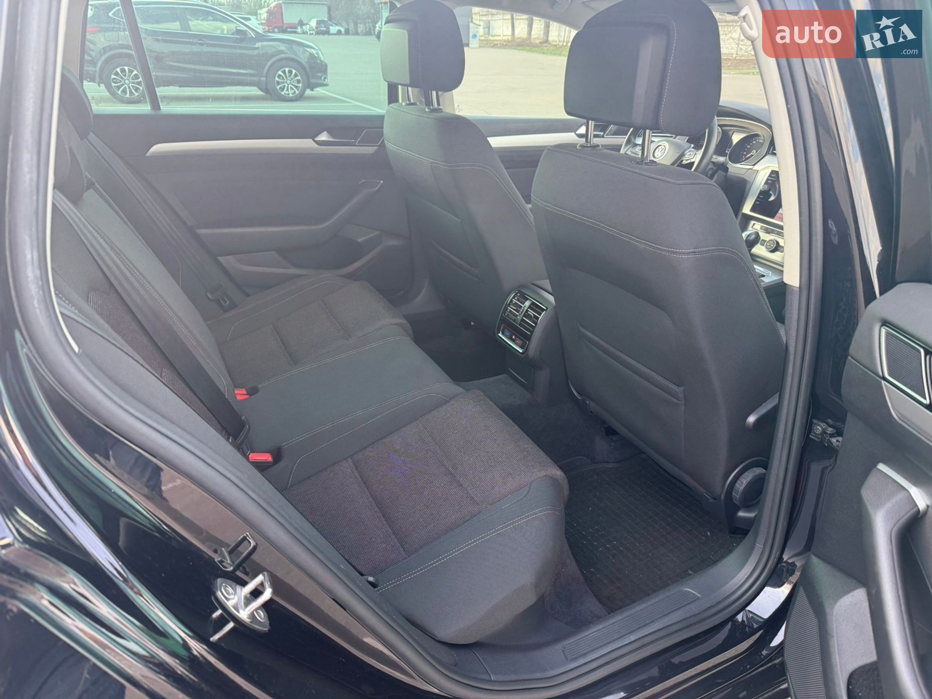Volkswagen Passat 2018 VIN WVWZZZ3CZJE261767 фото оголошення 18 з 30