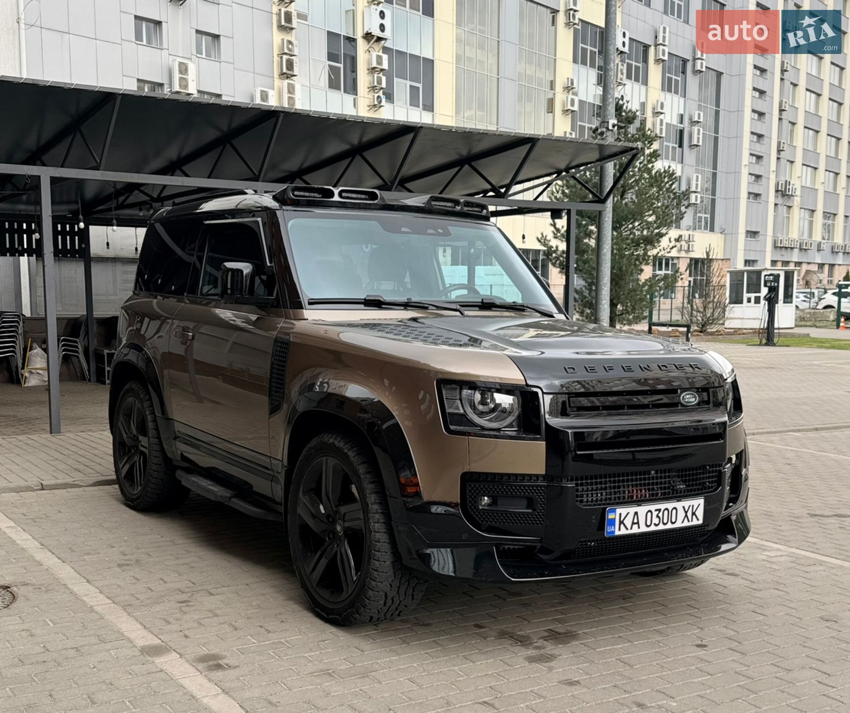 Land Rover Defender 2023 VIN SALEA6BW0R2256592 фото оголошення 2 з 19