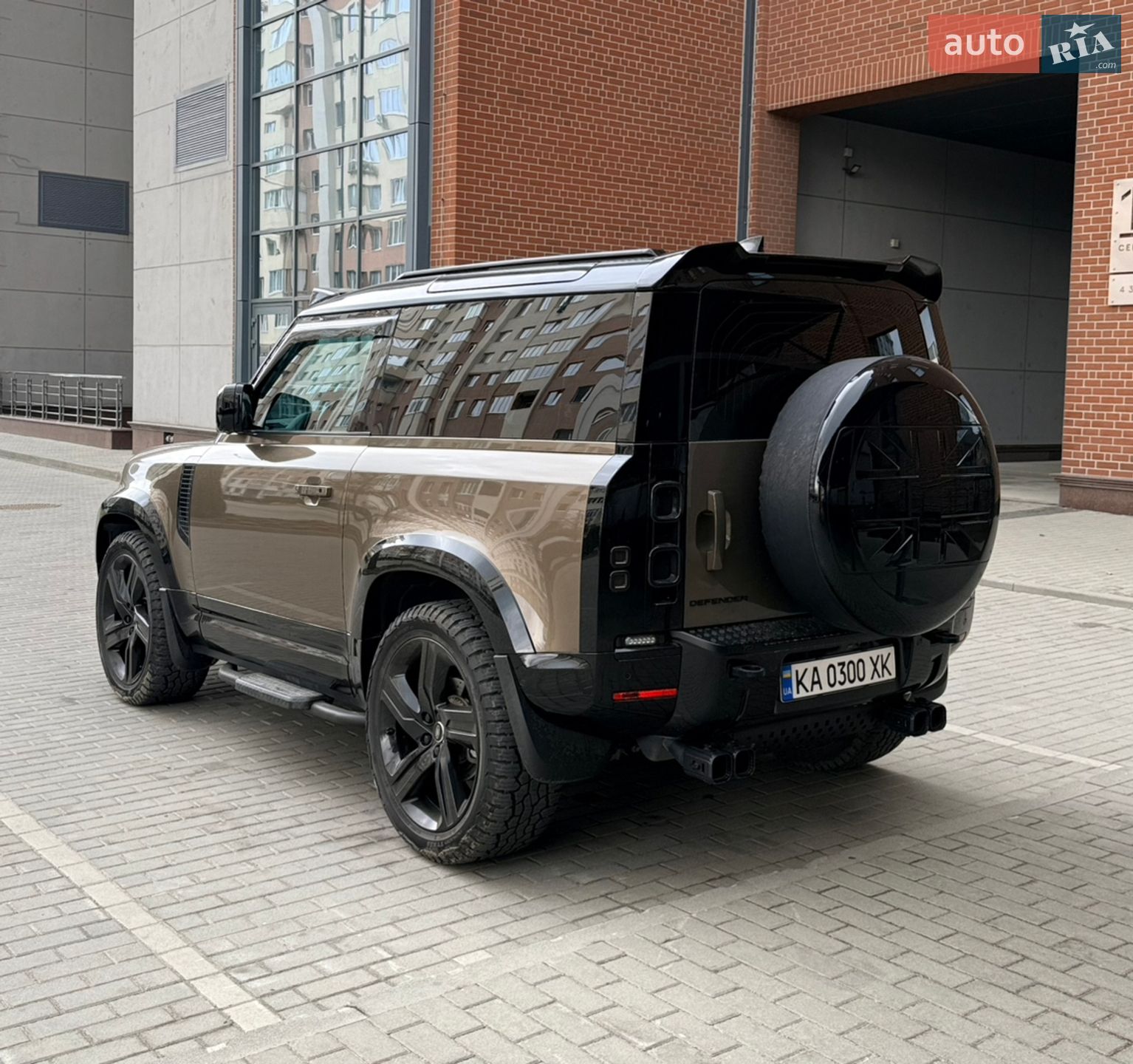 Land Rover Defender 2023 VIN SALEA6BW0R2256592 фото оголошення 5 з 19