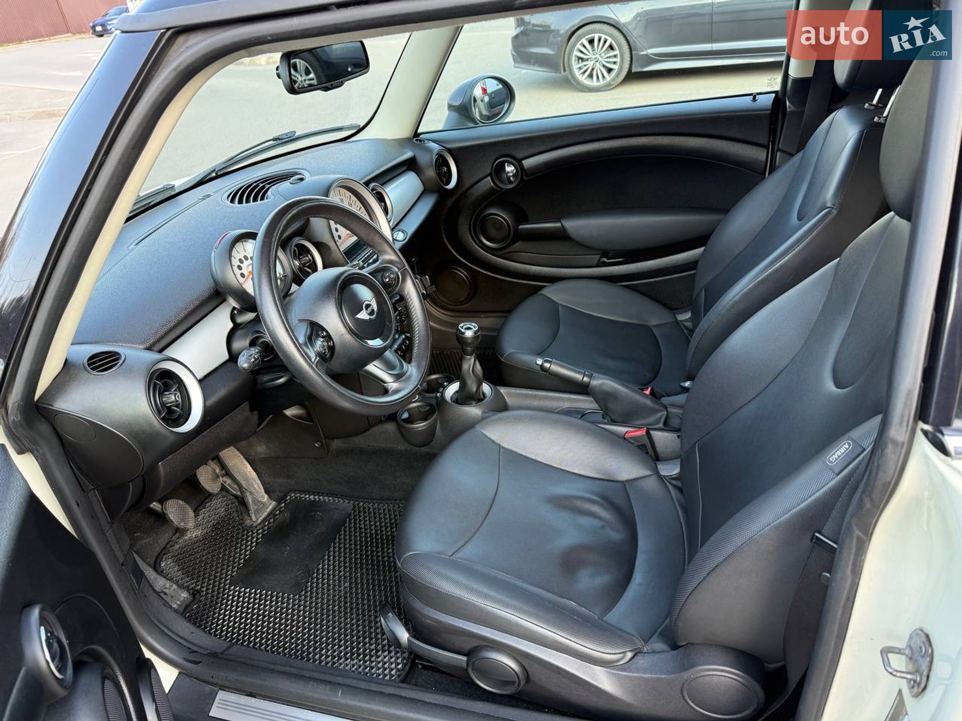 Mini Cooper 2013 VIN WMWSU3C50DT373823 фото оголошення 2 з 8
