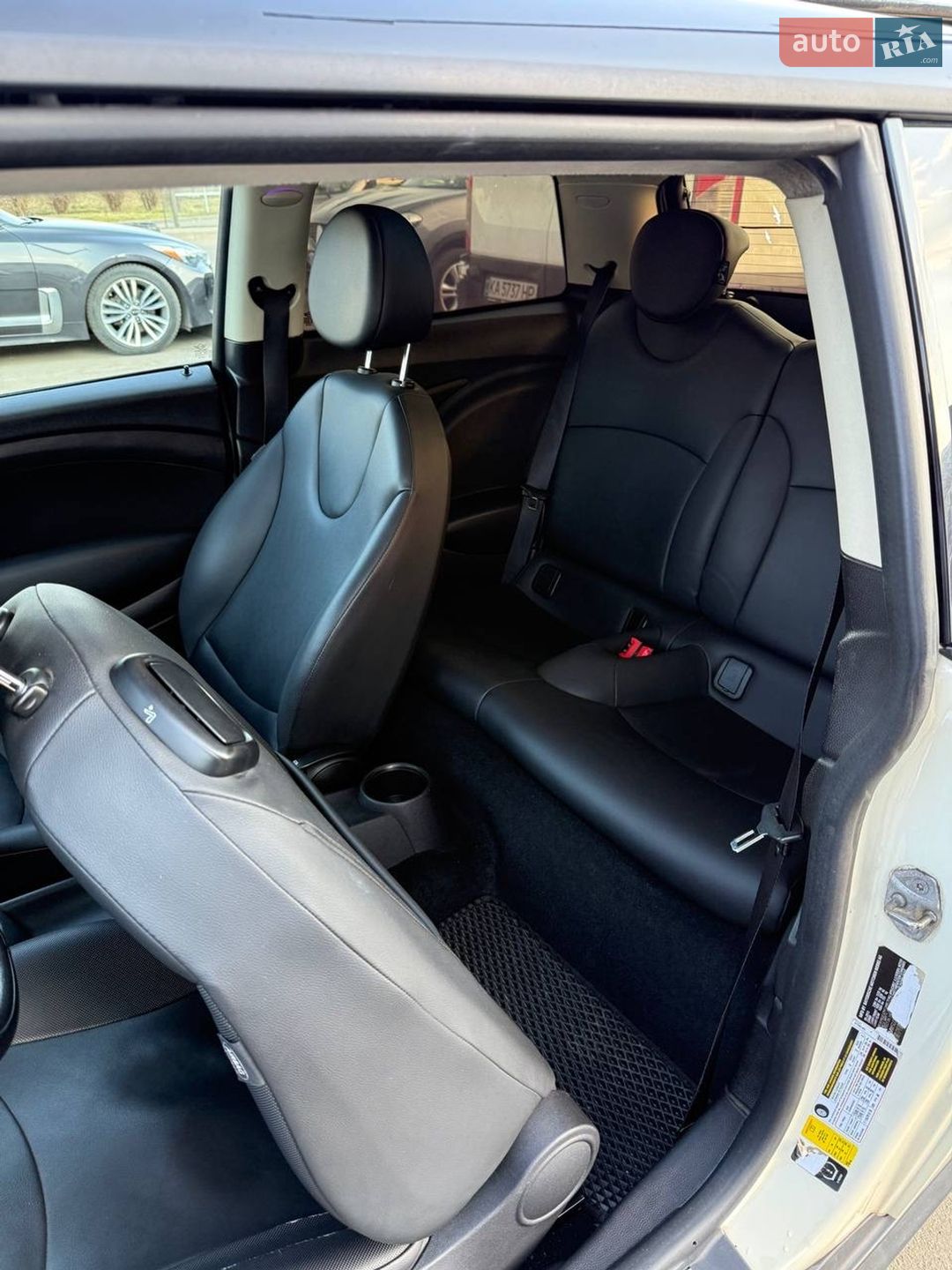 Mini Cooper 2013 VIN WMWSU3C50DT373823 фото оголошення 3 з 8