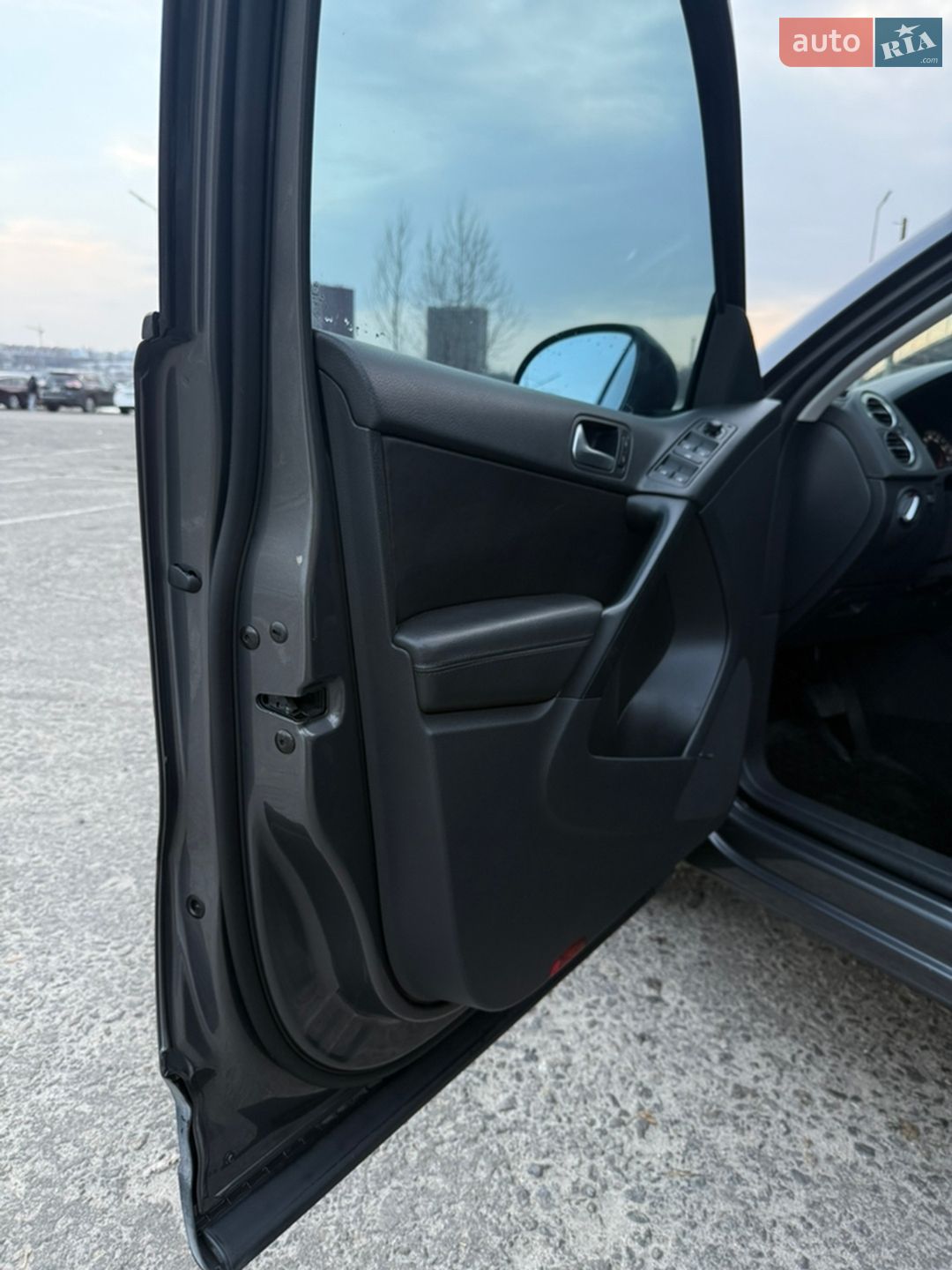 Volkswagen Tiguan 2015 VIN WVGAV7AX1GW513500 фото оголошення 9 з 10