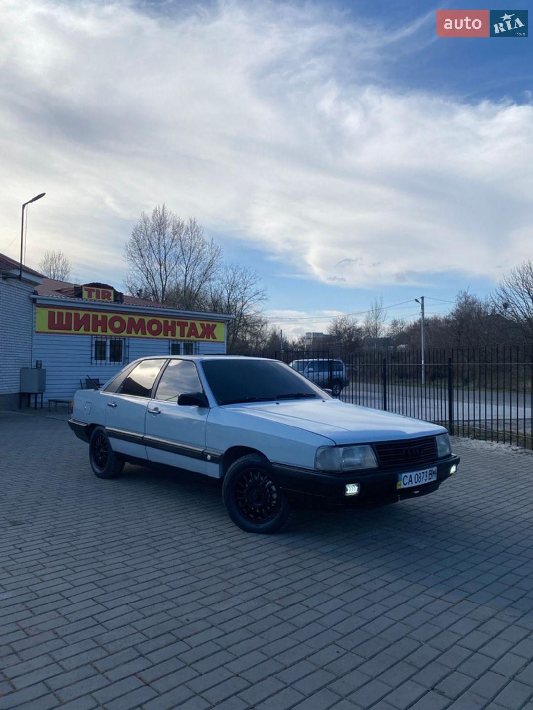 Audi 100 1987 VIN WAUZZZ44ZHN095467 фото оголошення 2 з 6