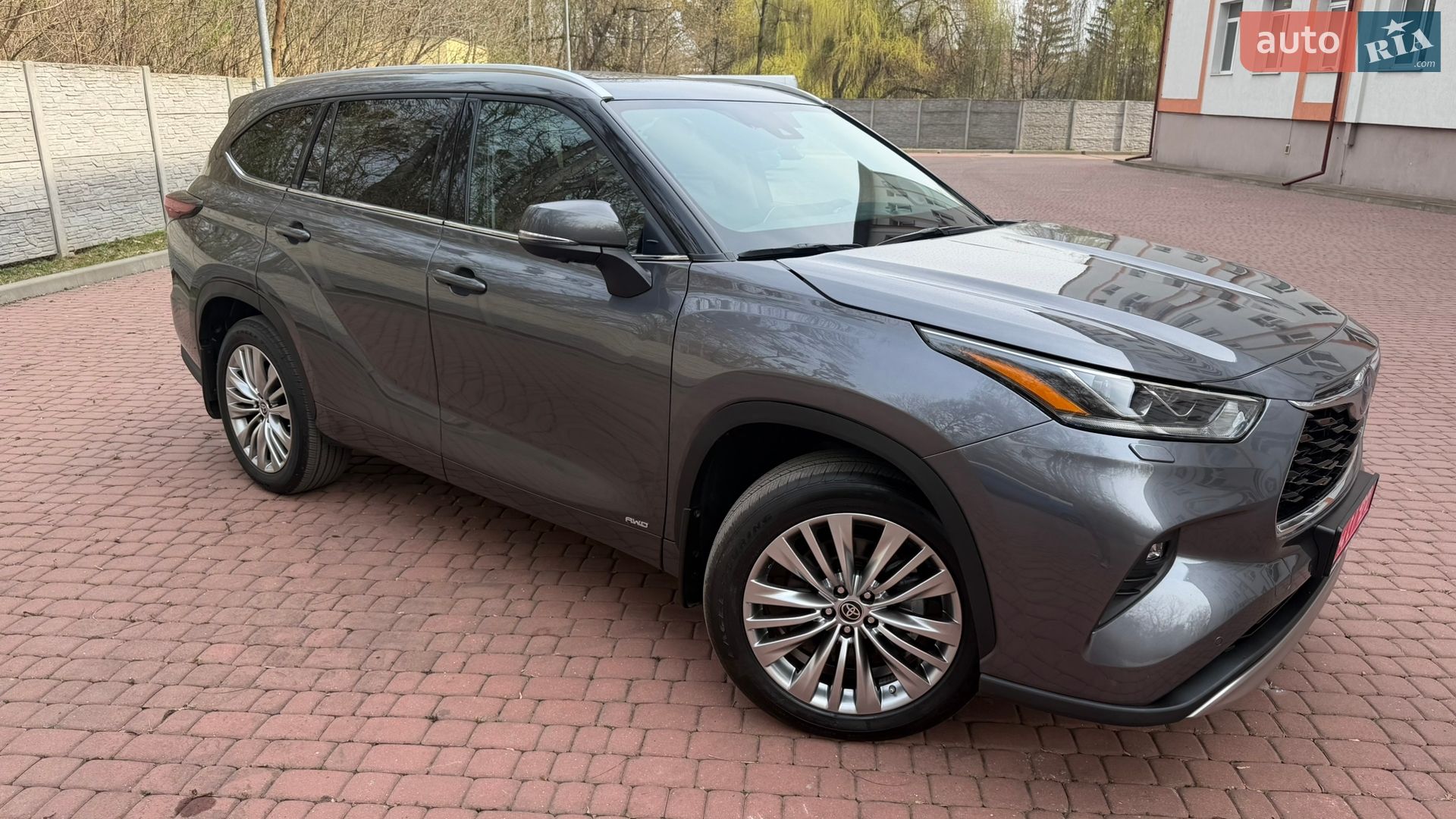 Toyota Highlander 2025 VIN 5TDEBRCH2SS651751 фото оголошення 3 з 24