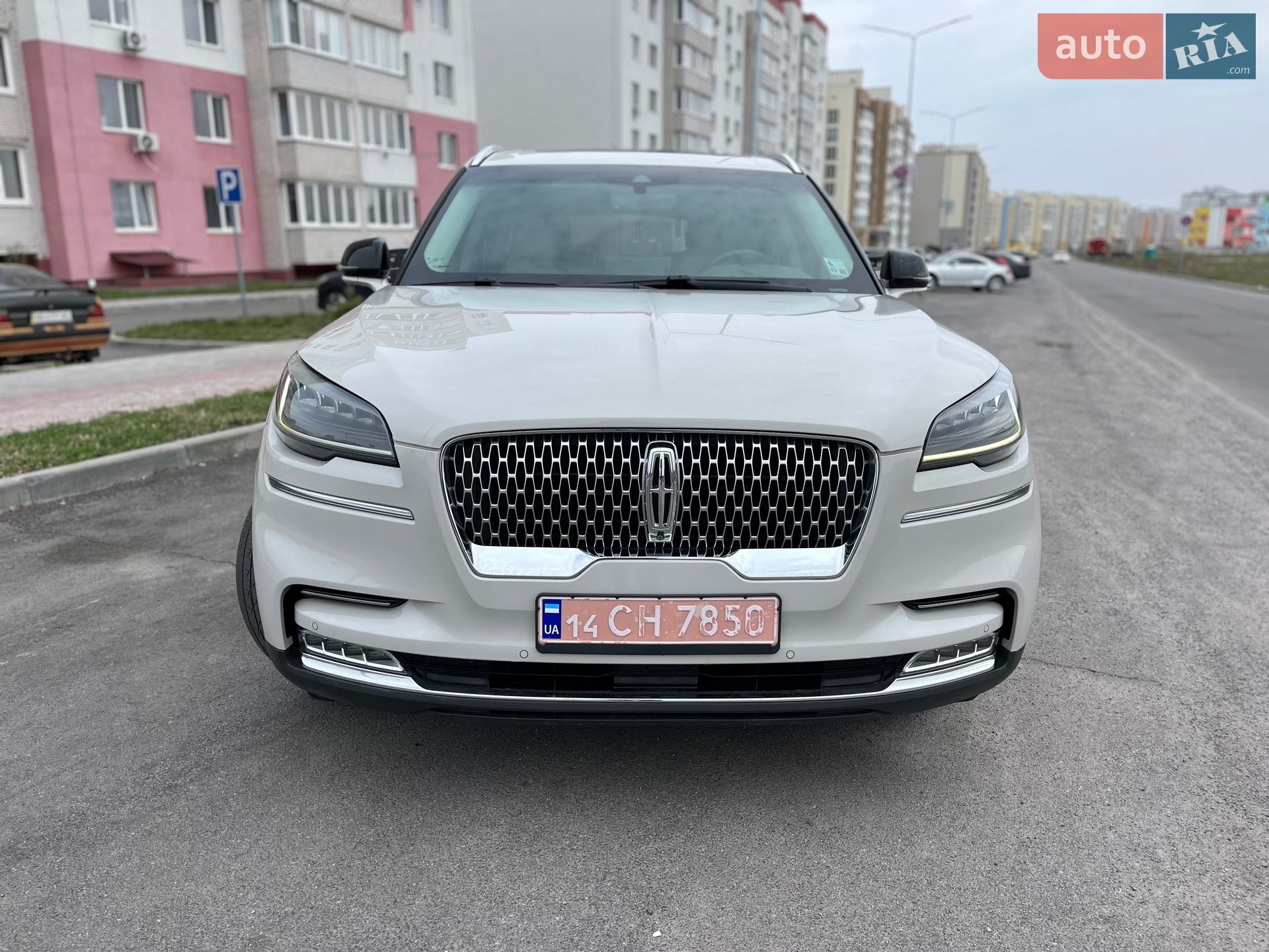 Lincoln Aviator 2020 VIN 5LM5J7WCXLGL24364 фото оголошення 3 з 35