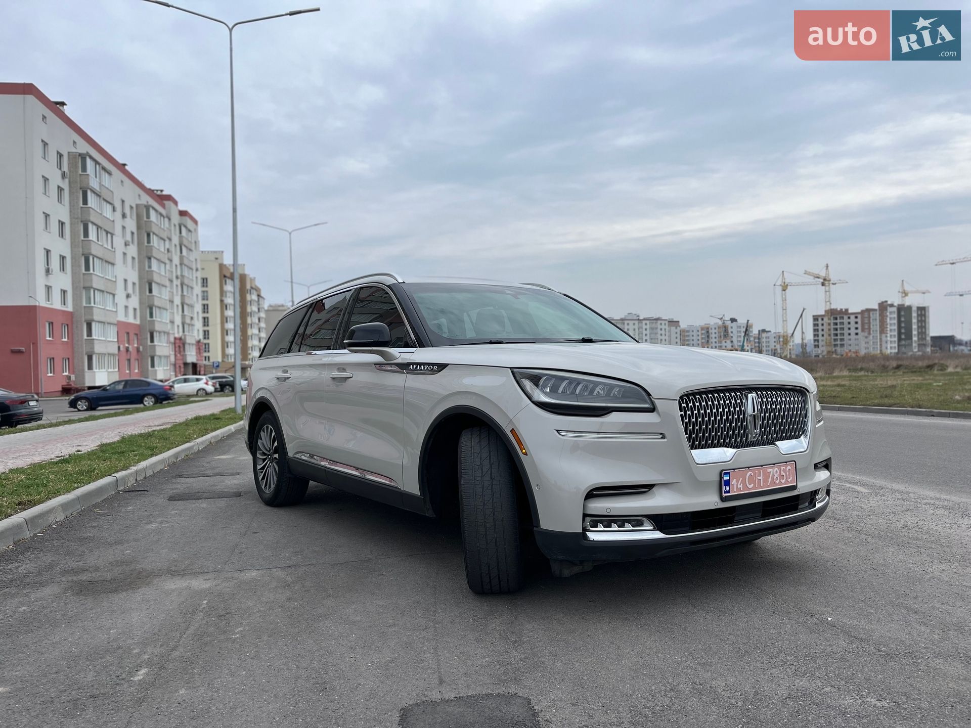 Lincoln Aviator 2020 VIN 5LM5J7WCXLGL24364 фото оголошення 5 з 35