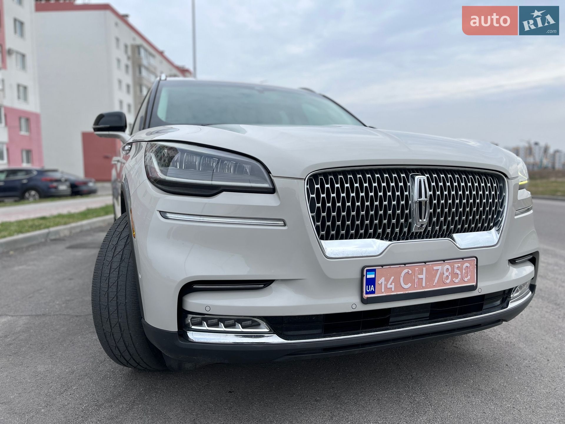 Lincoln Aviator 2020 VIN 5LM5J7WCXLGL24364 фото оголошення 6 з 35