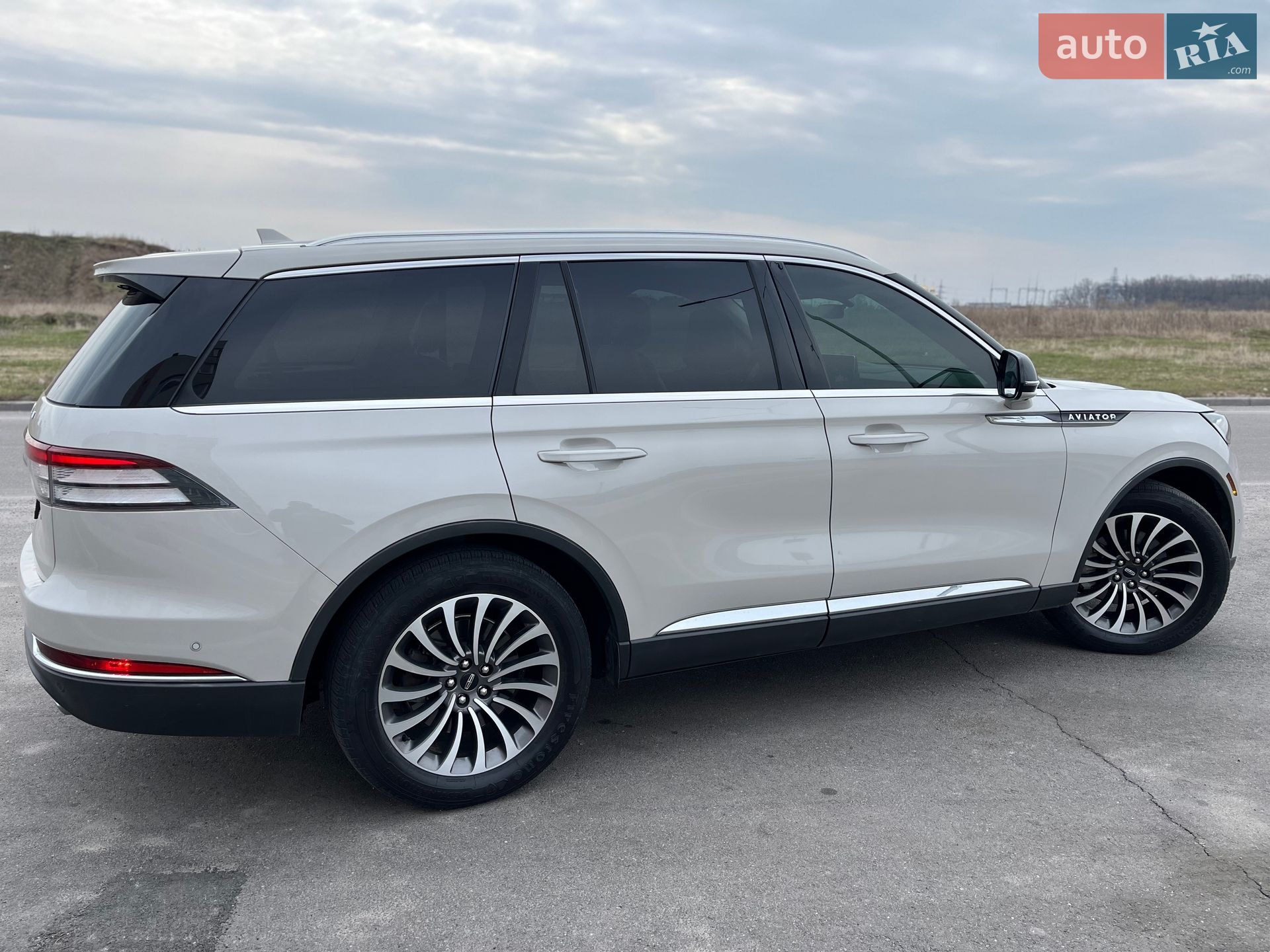 Lincoln Aviator 2020 VIN 5LM5J7WCXLGL24364 фото оголошення 7 з 35