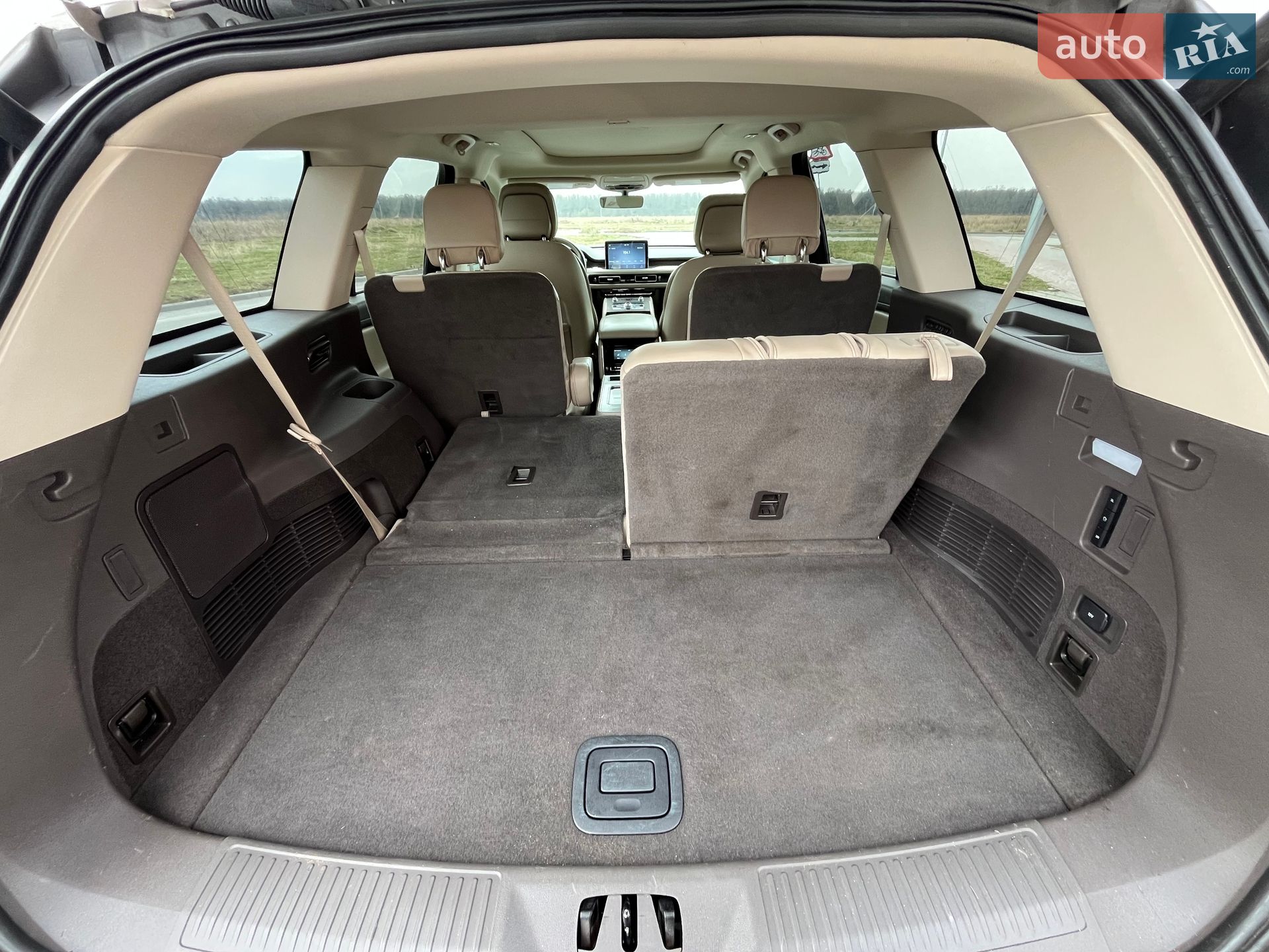 Lincoln Aviator 2020 VIN 5LM5J7WCXLGL24364 фото оголошення 20 з 35
