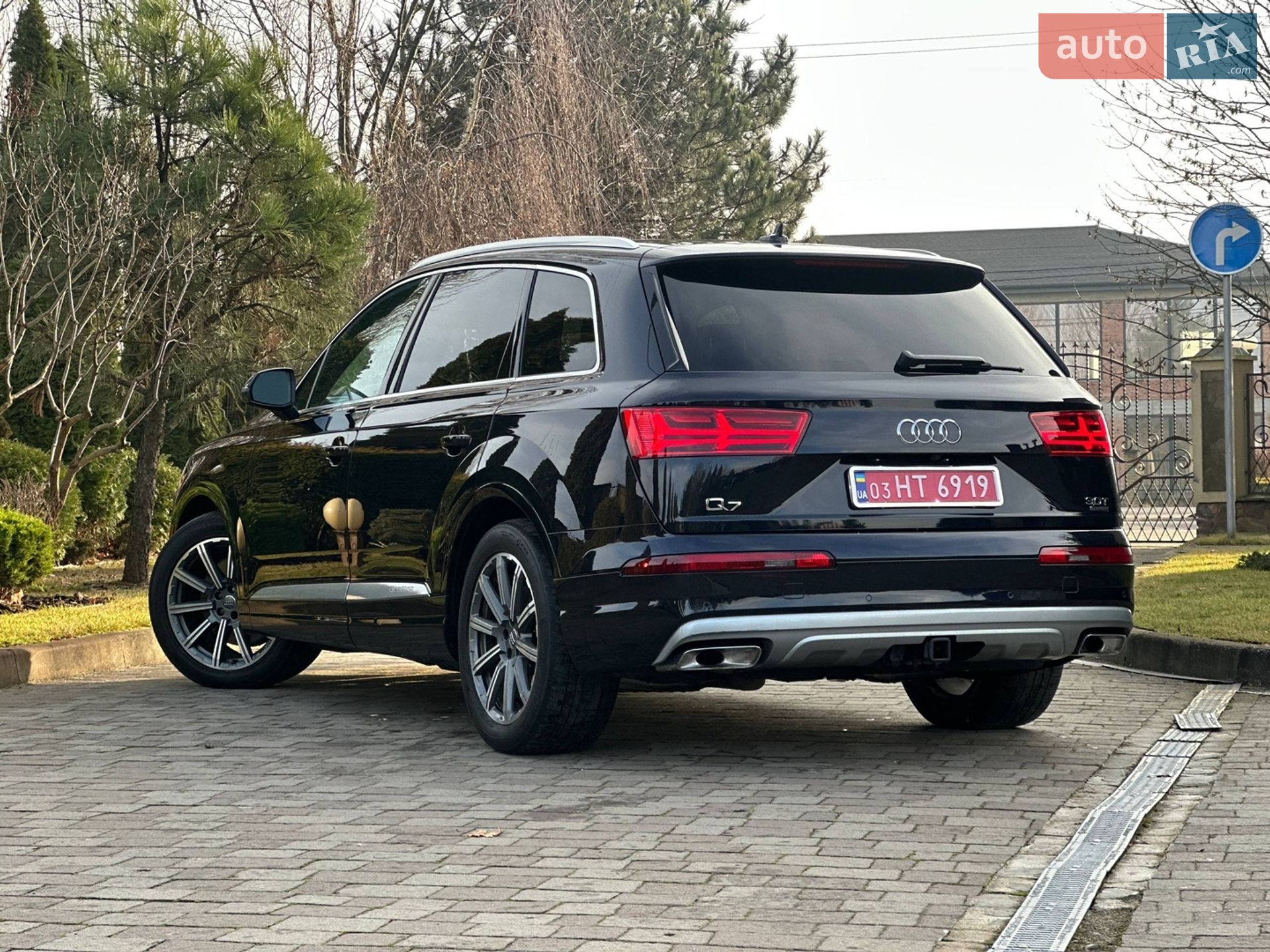 Audi Q7 2016 VIN WA1VAAF79HD037138 фото оголошення 2 з 18