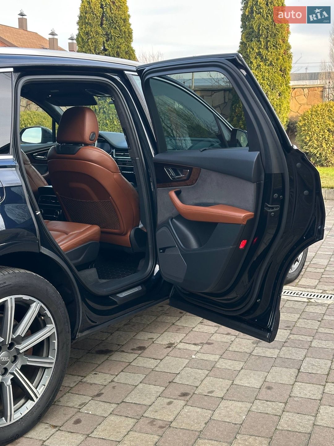 Audi Q7 2016 VIN WA1VAAF79HD037138 фото оголошення 7 з 18