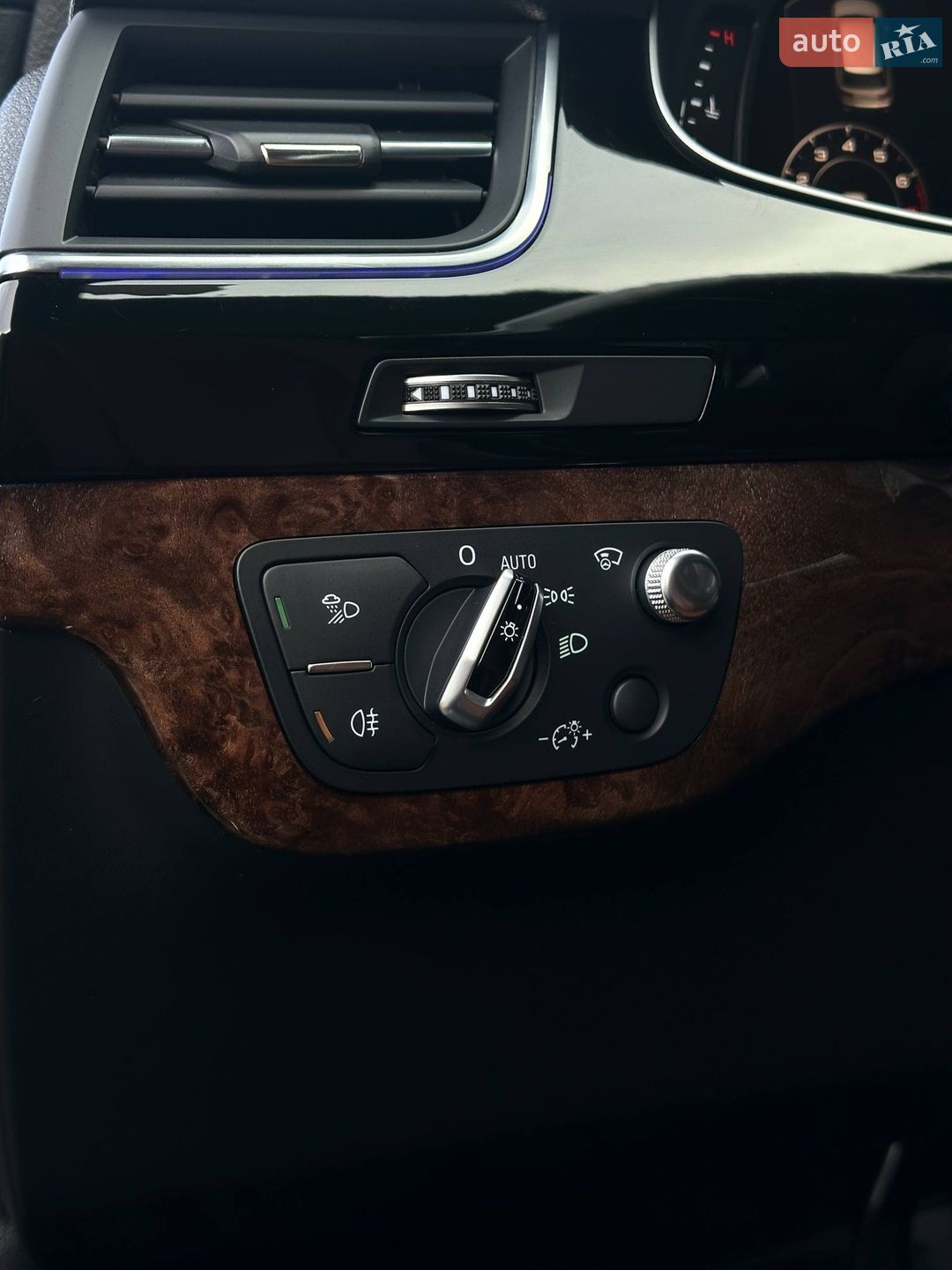 Audi Q7 2016 VIN WA1VAAF79HD037138 фото оголошення 11 з 18